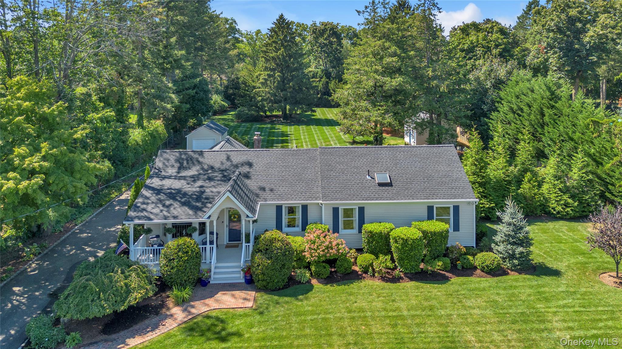 #1 photo, 49 Alton Avenue, 東長島 Greenlawn , NY 11740