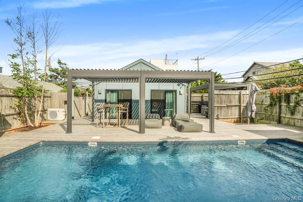 #1 photo, 172 Main Walk, サフォーク郡 Cherry Grove , NY 11782