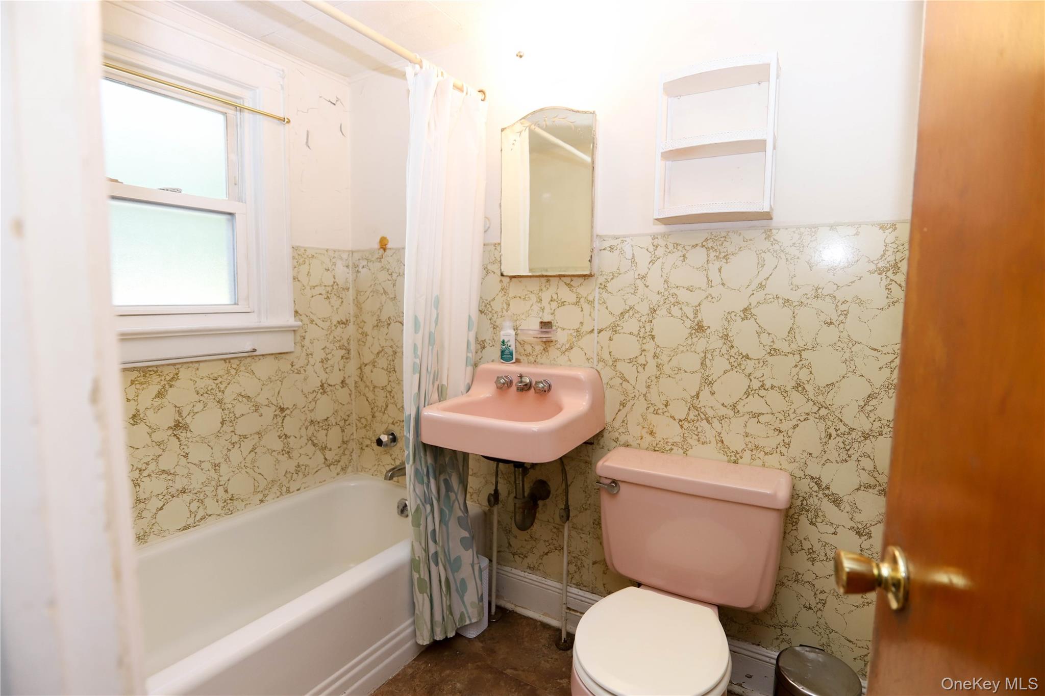 #14 photo, 43 Putnam Avenue, Tarrytown , NY 10591