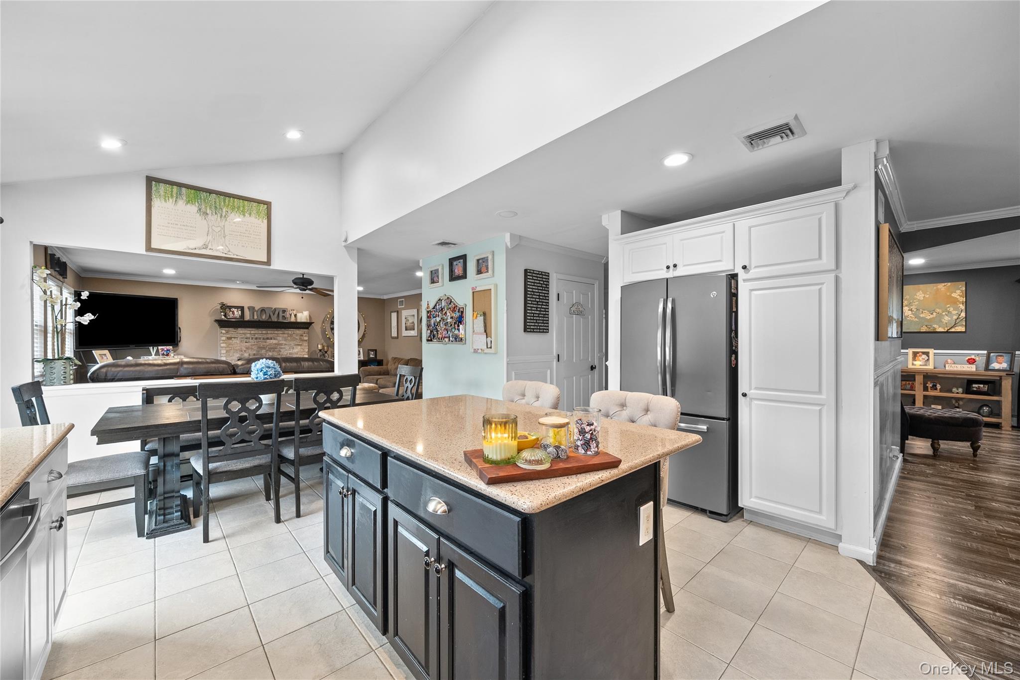 #12 photo, 10 Carousel Court, Саффолк ‖ East Islip , NY 11730