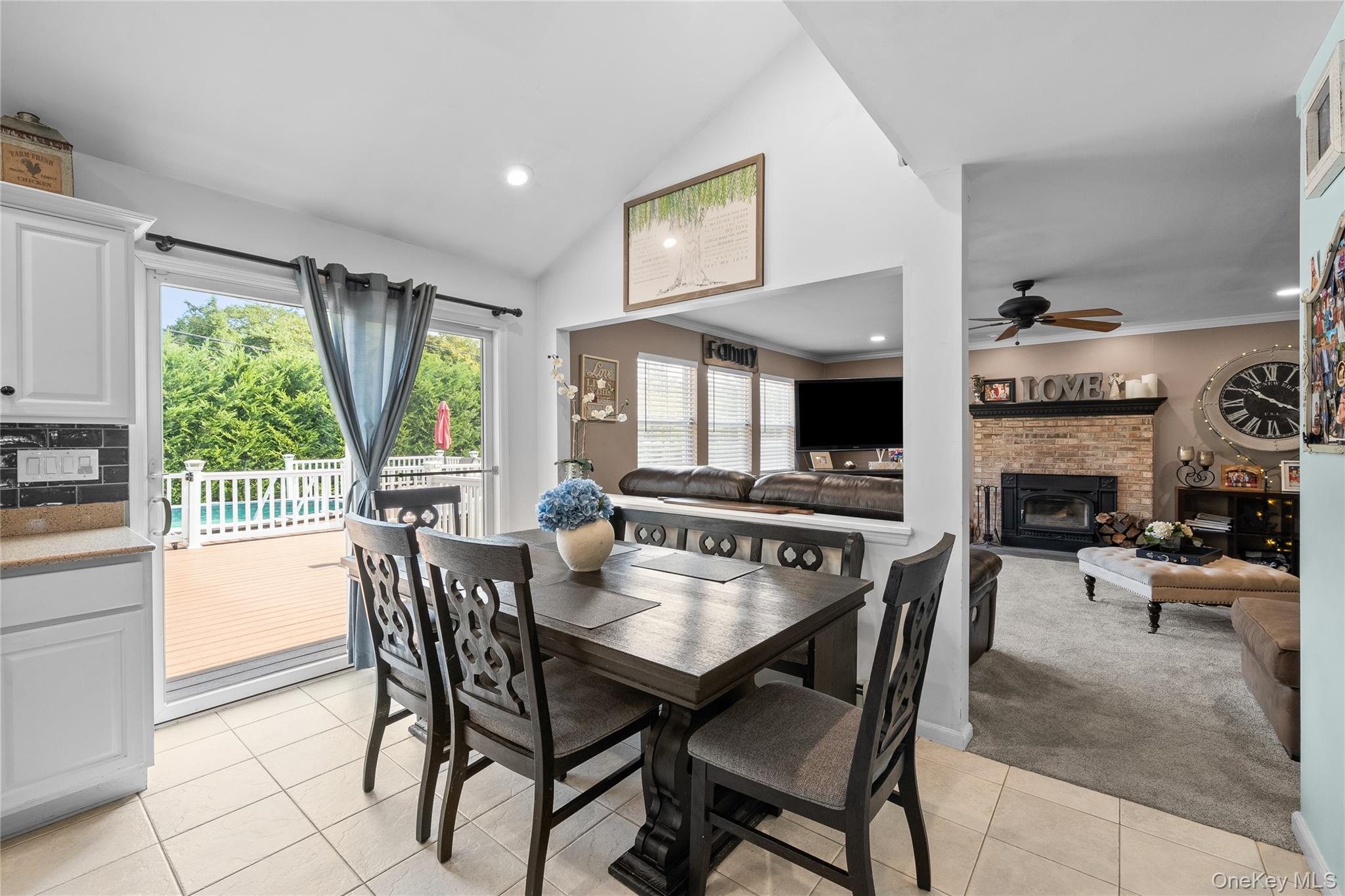 #13 photo, 10 Carousel Court, Саффолк ‖ East Islip , NY 11730