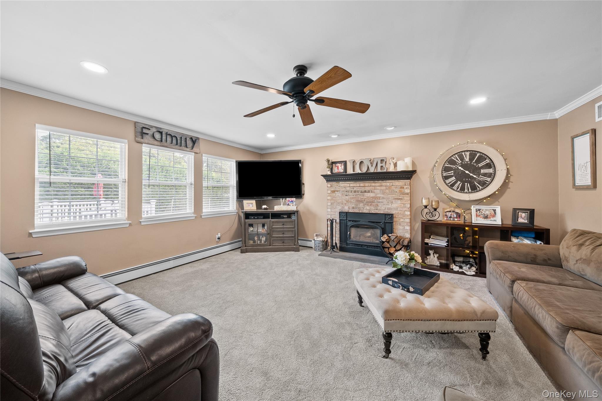 #15 photo, 10 Carousel Court, Саффолк ‖ East Islip , NY 11730