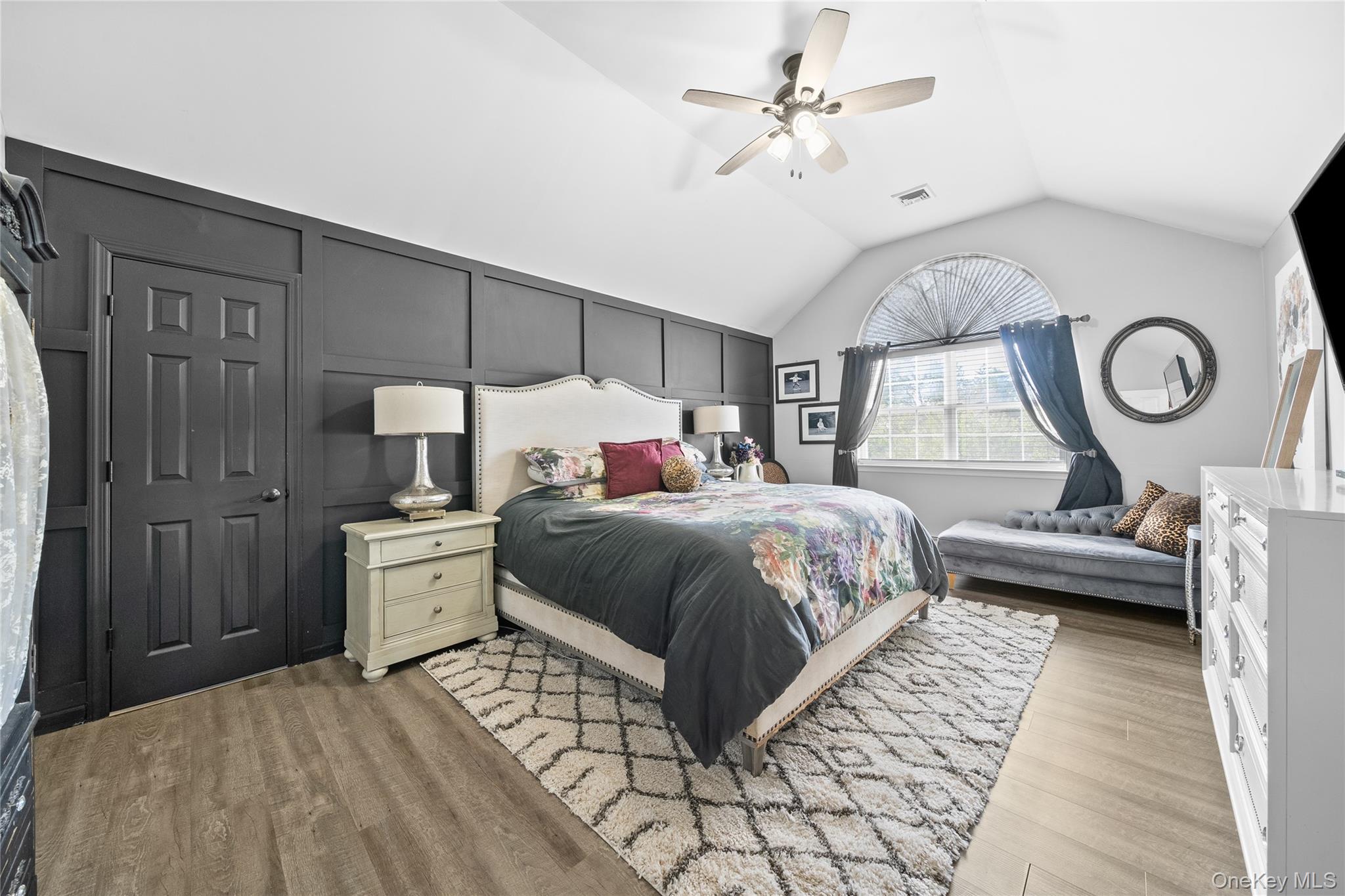 #19 photo, 10 Carousel Court, Саффолк ‖ East Islip , NY 11730