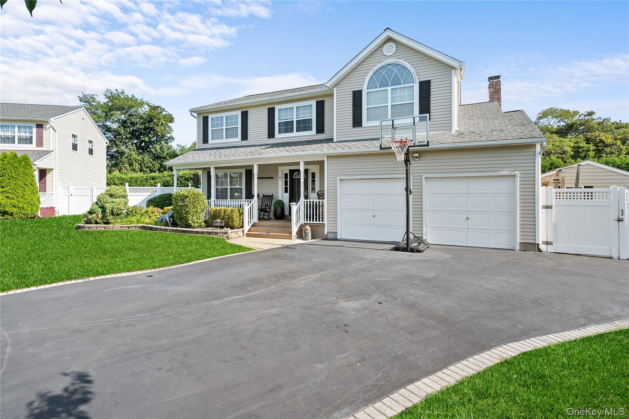 #2 photo, 10 Carousel Court, Саффолк ‖ East Islip , NY 11730