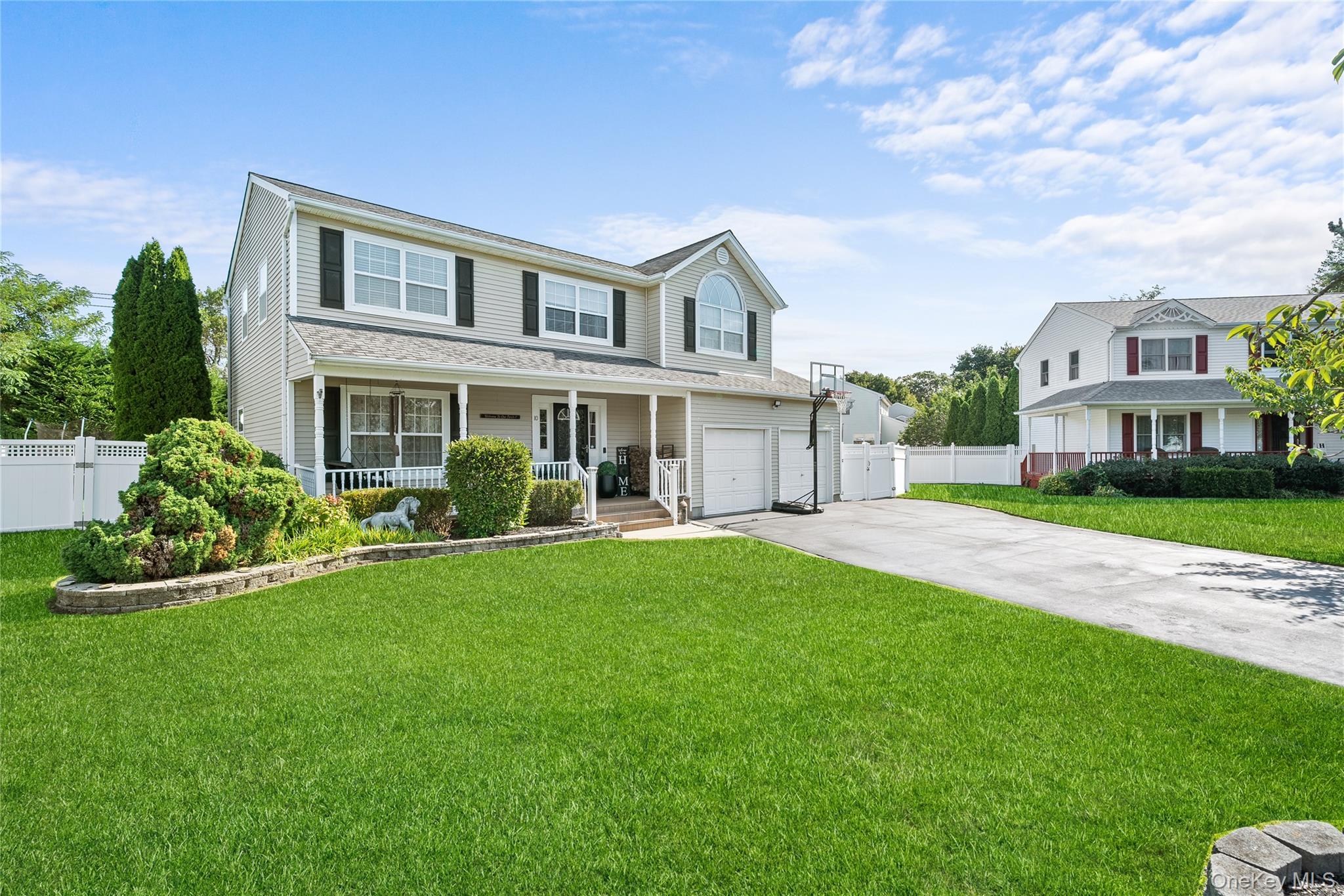 #3 photo, 10 Carousel Court, Саффолк ‖ East Islip , NY 11730