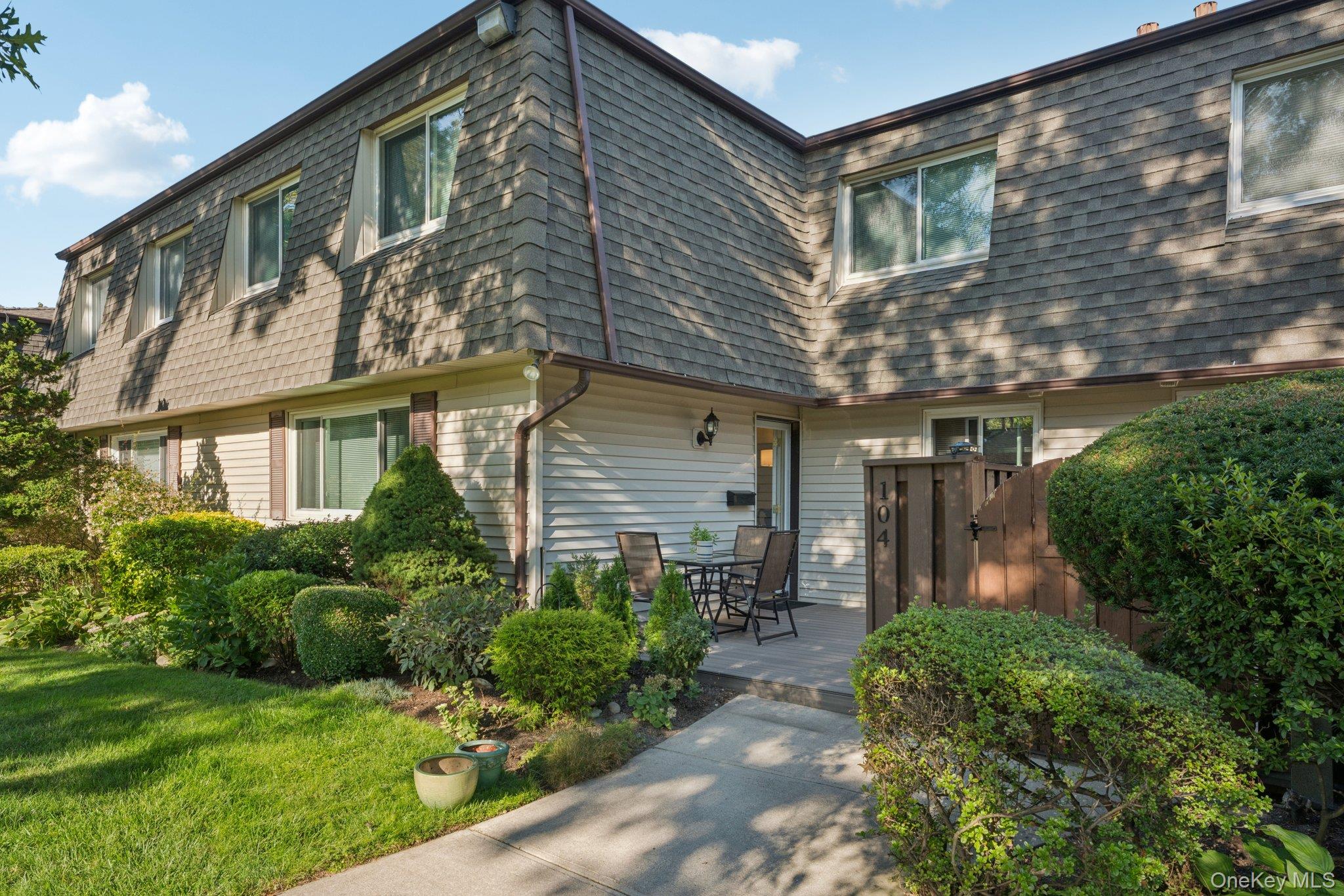 #1 photo, 104 Feller Drive, 东长岛 Central Islip , NY 11722