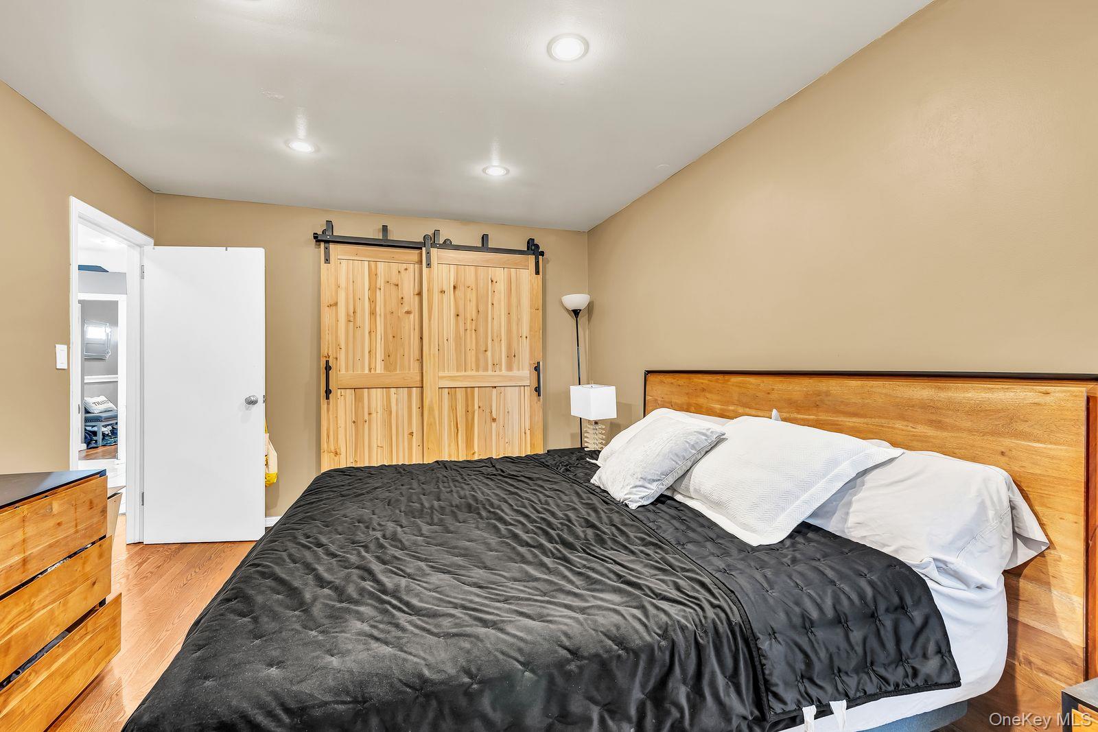 #14 photo, 104 Broadway, Malverne , NY 11565