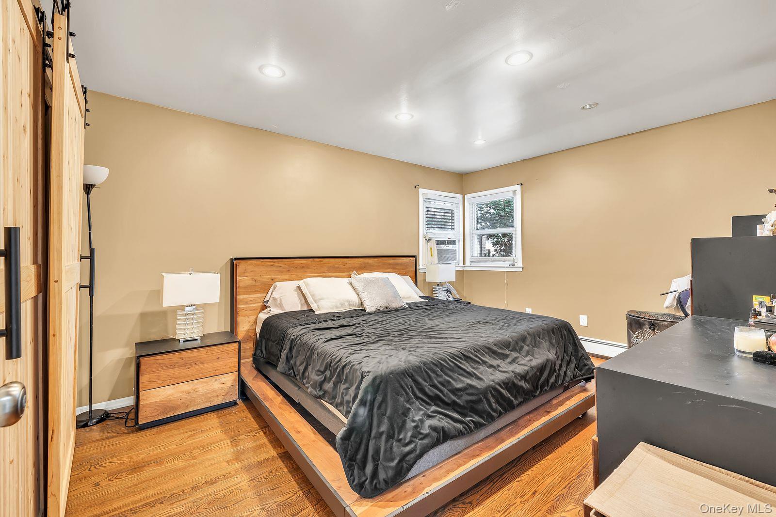 #15 photo, 104 Broadway, Malverne , NY 11565