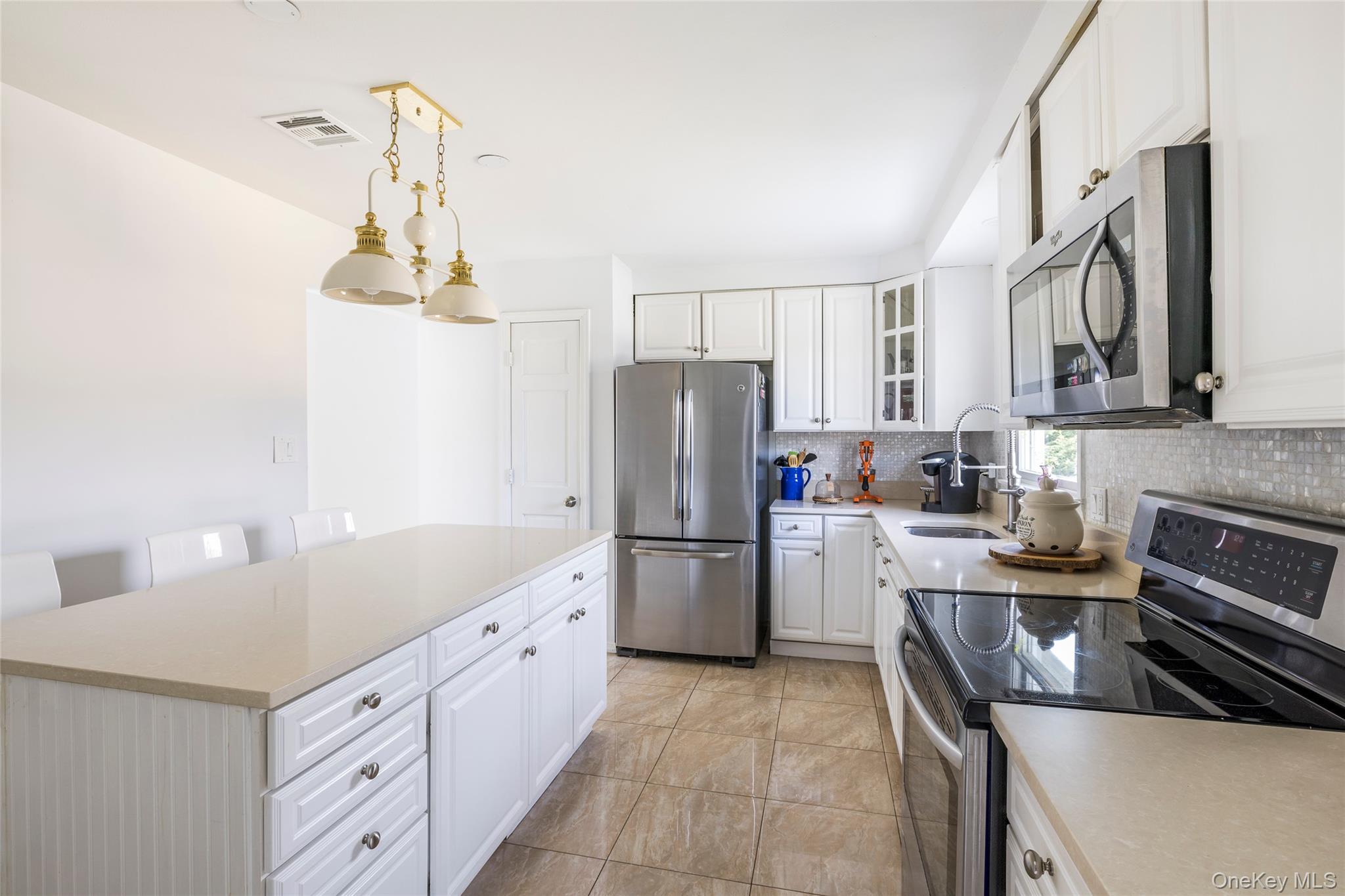 #13 photo, 8 Westerly Court, サフォーク郡 Hampton Bays , NY 11946