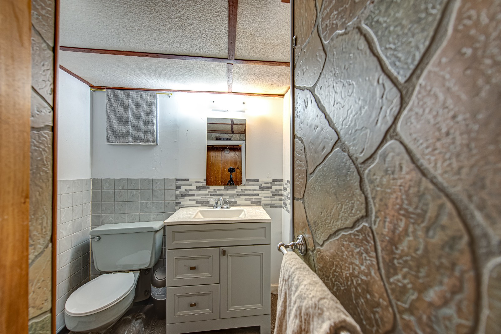 #21 photo, 4 Captain Richards Lane, Fort Salonga , NY 11768