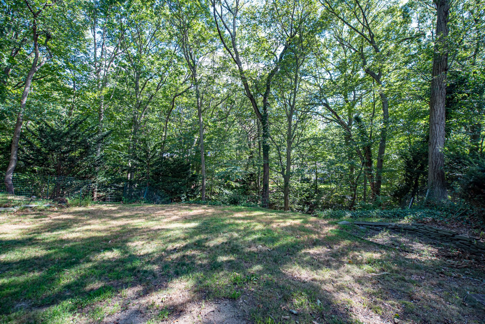 #28 photo, 4 Captain Richards Lane, Fort Salonga , NY 11768