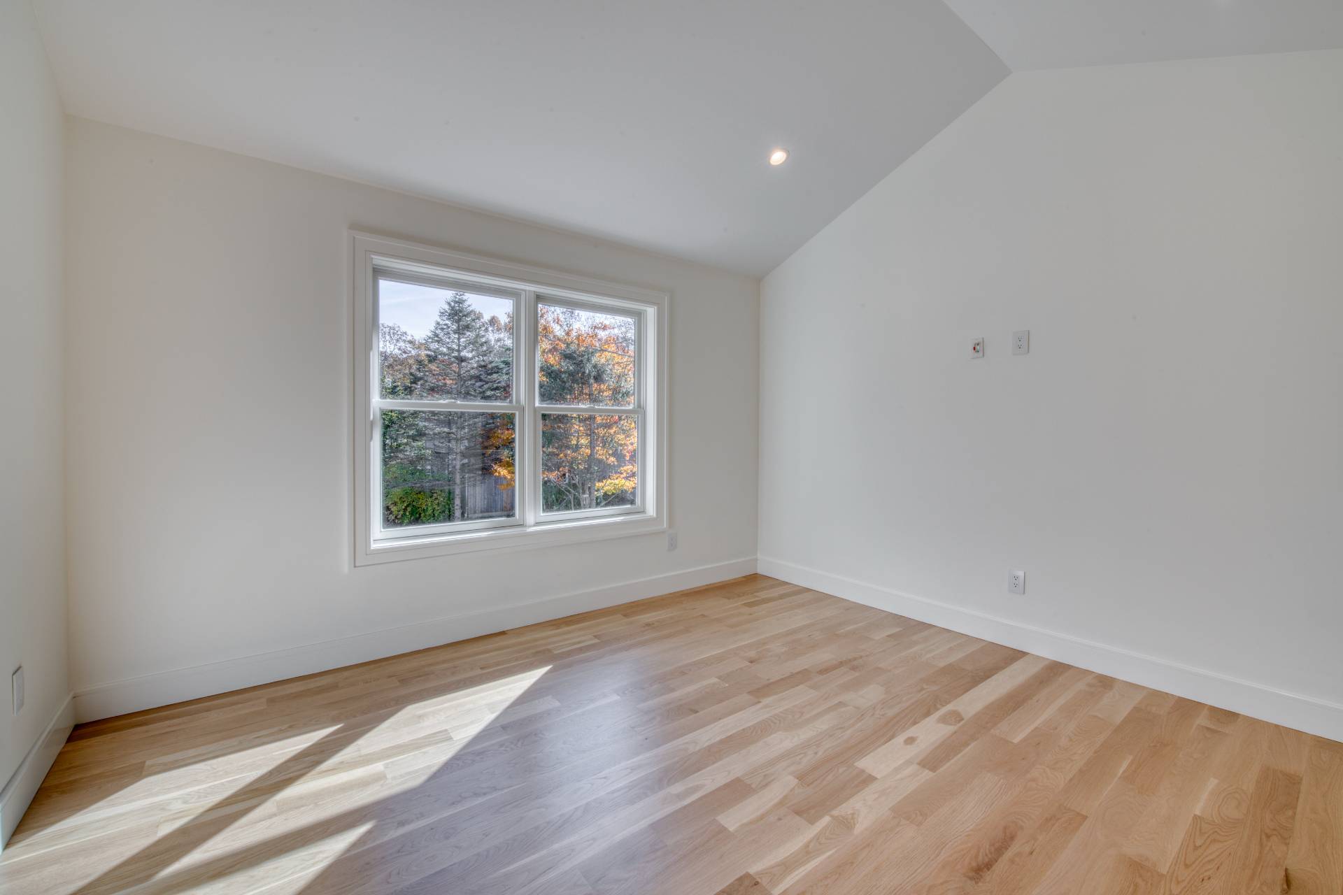 #16 photo, 8 3RD ST, East Hampton , NY 11937