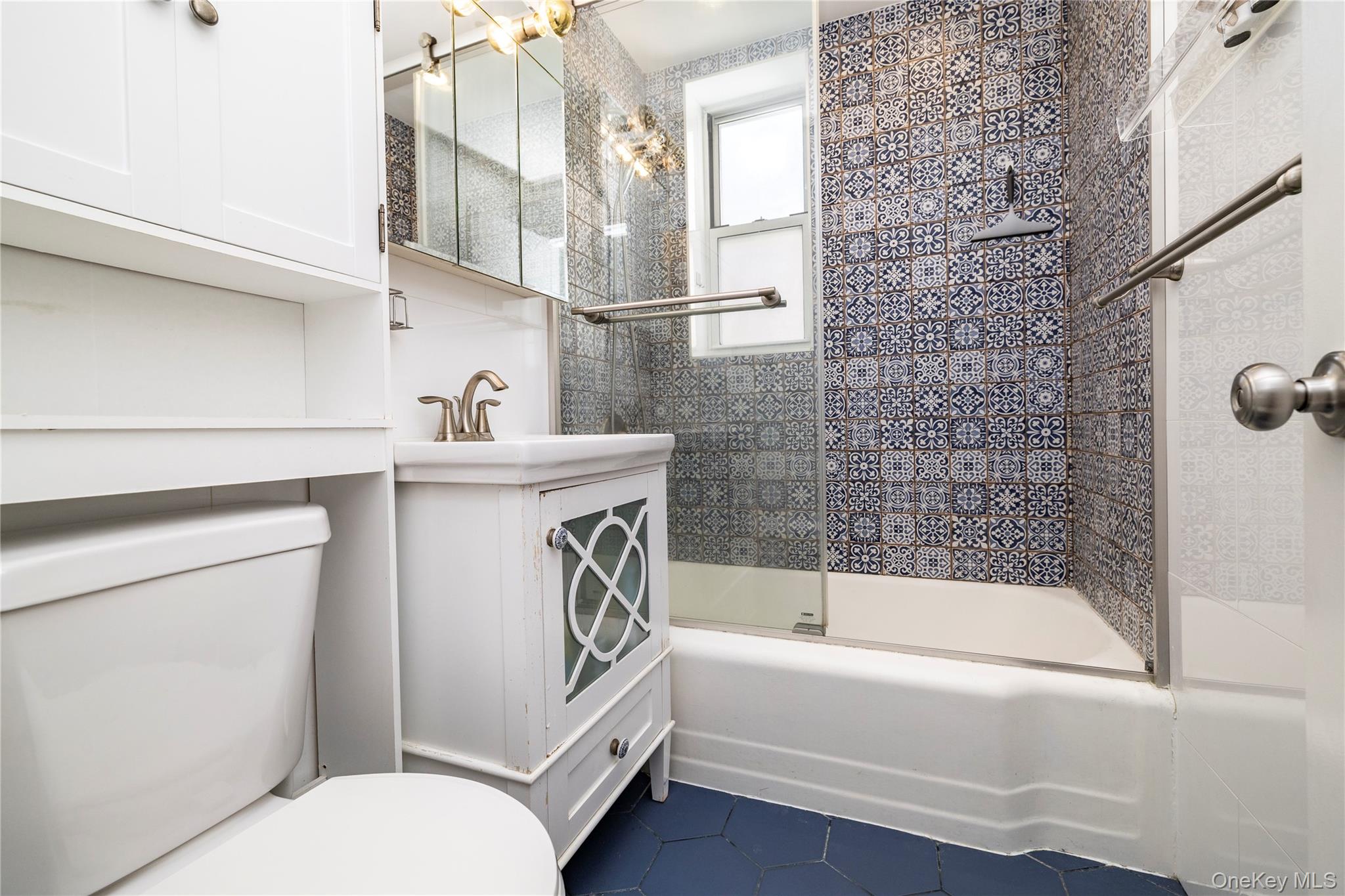 #15 photo, 530 Dubois Avenue, नासाउ काउंटी Valley Stream , NY 11581