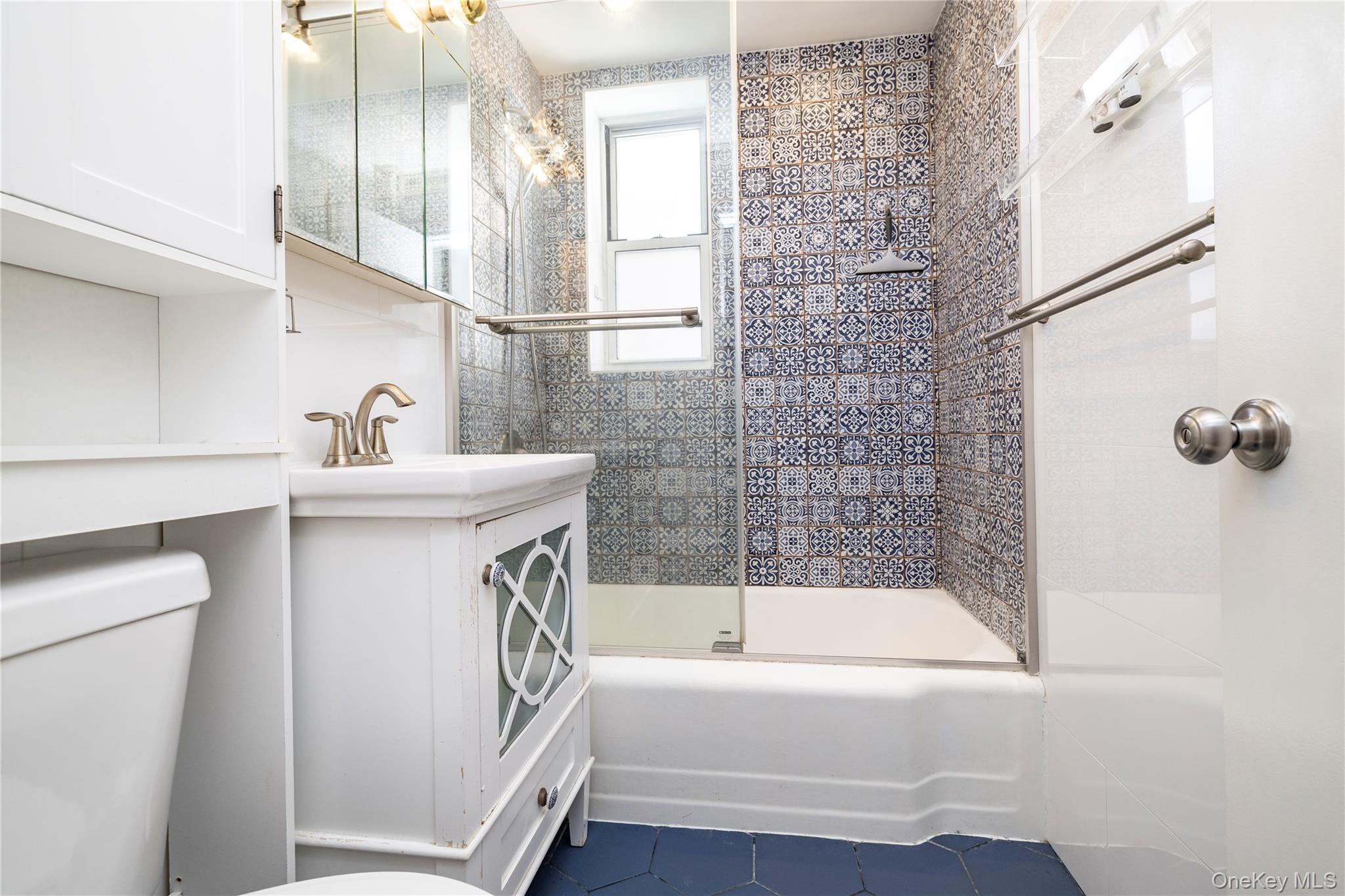 #16 photo, 530 Dubois Avenue, नासाउ काउंटी Valley Stream , NY 11581