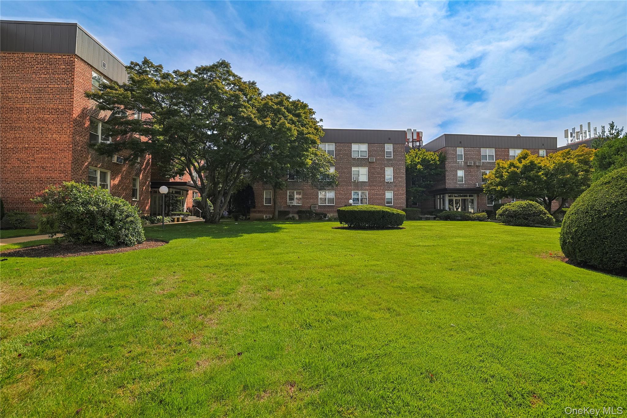 #18 photo, 530 Dubois Avenue, नासाउ काउंटी Valley Stream , NY 11581