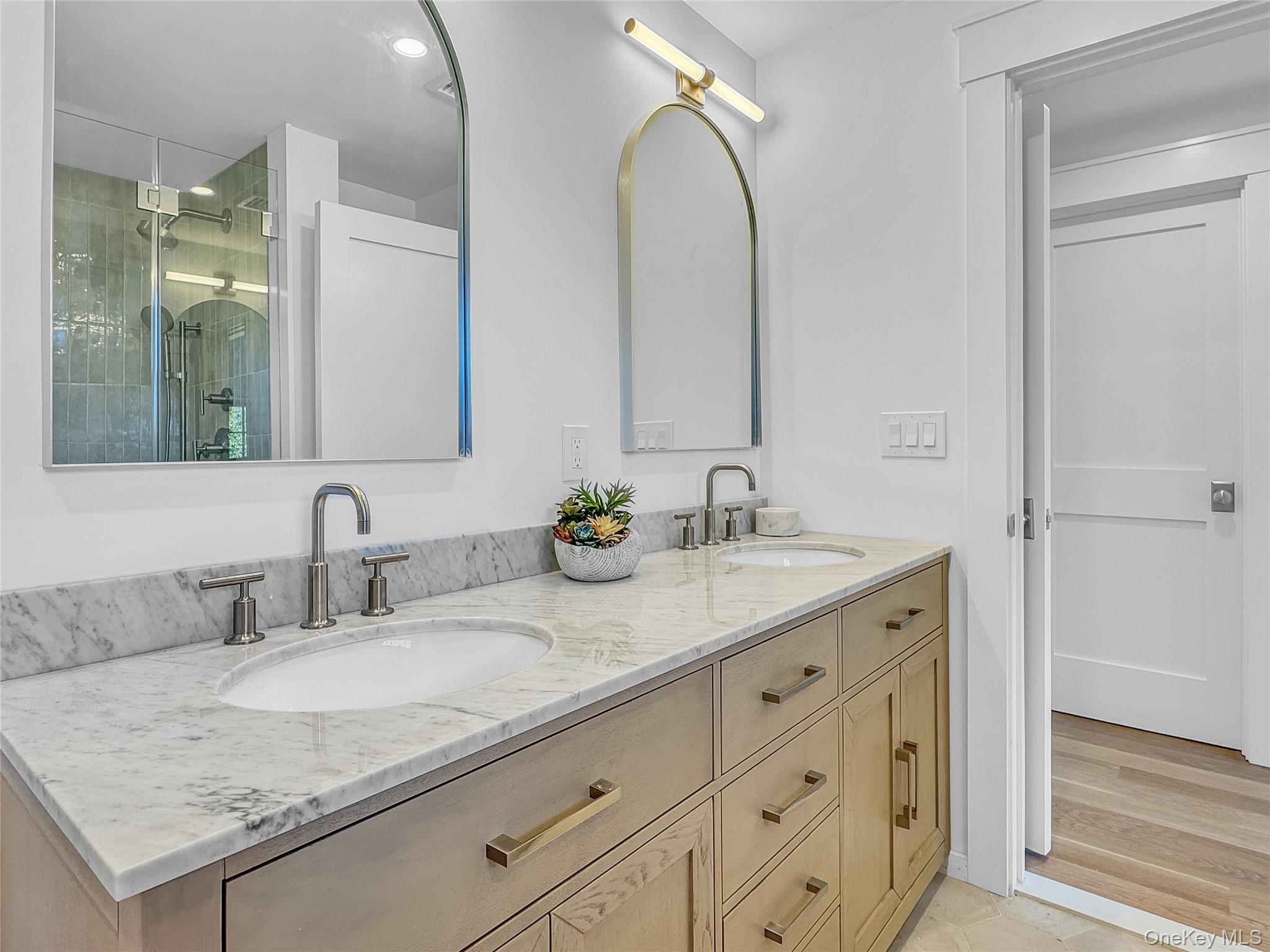 #13 photo, 426 Clark Street, サフォーク郡 Greenport , NY 11944