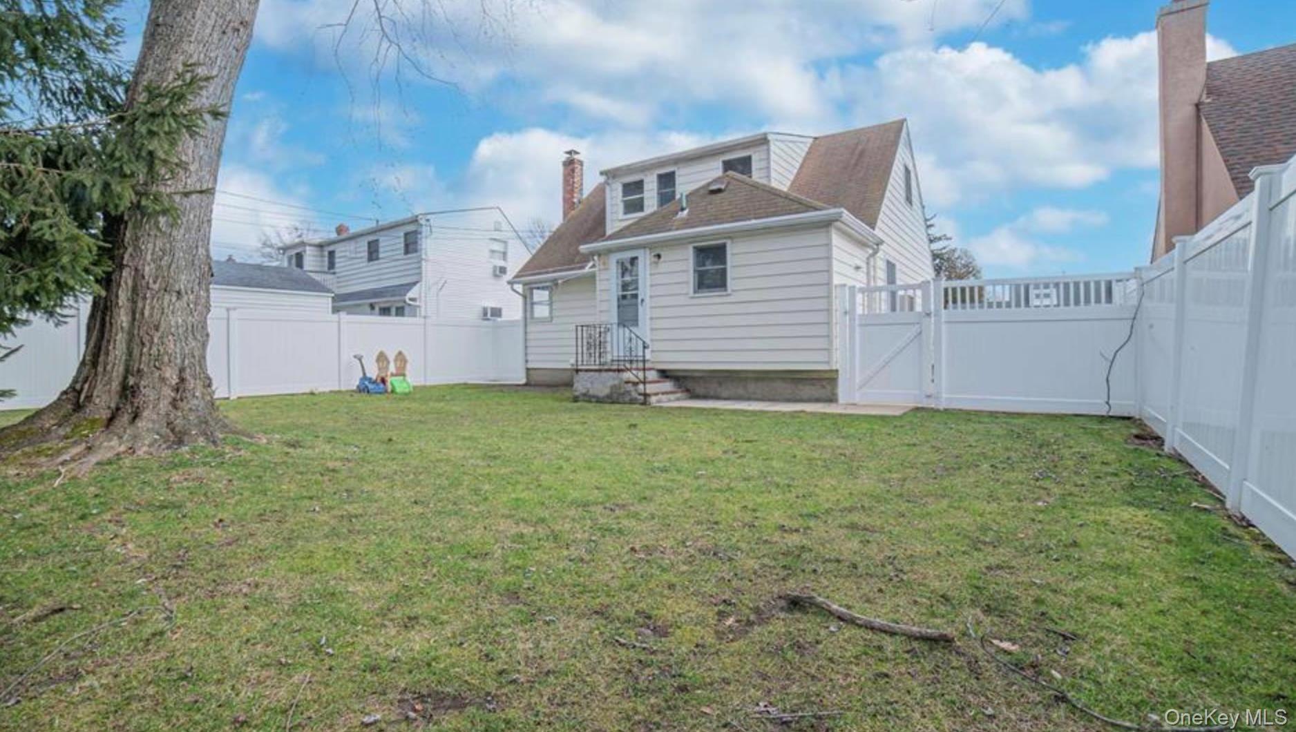 #14 photo, 62 Cedar Street, Hicksville , NY 11801