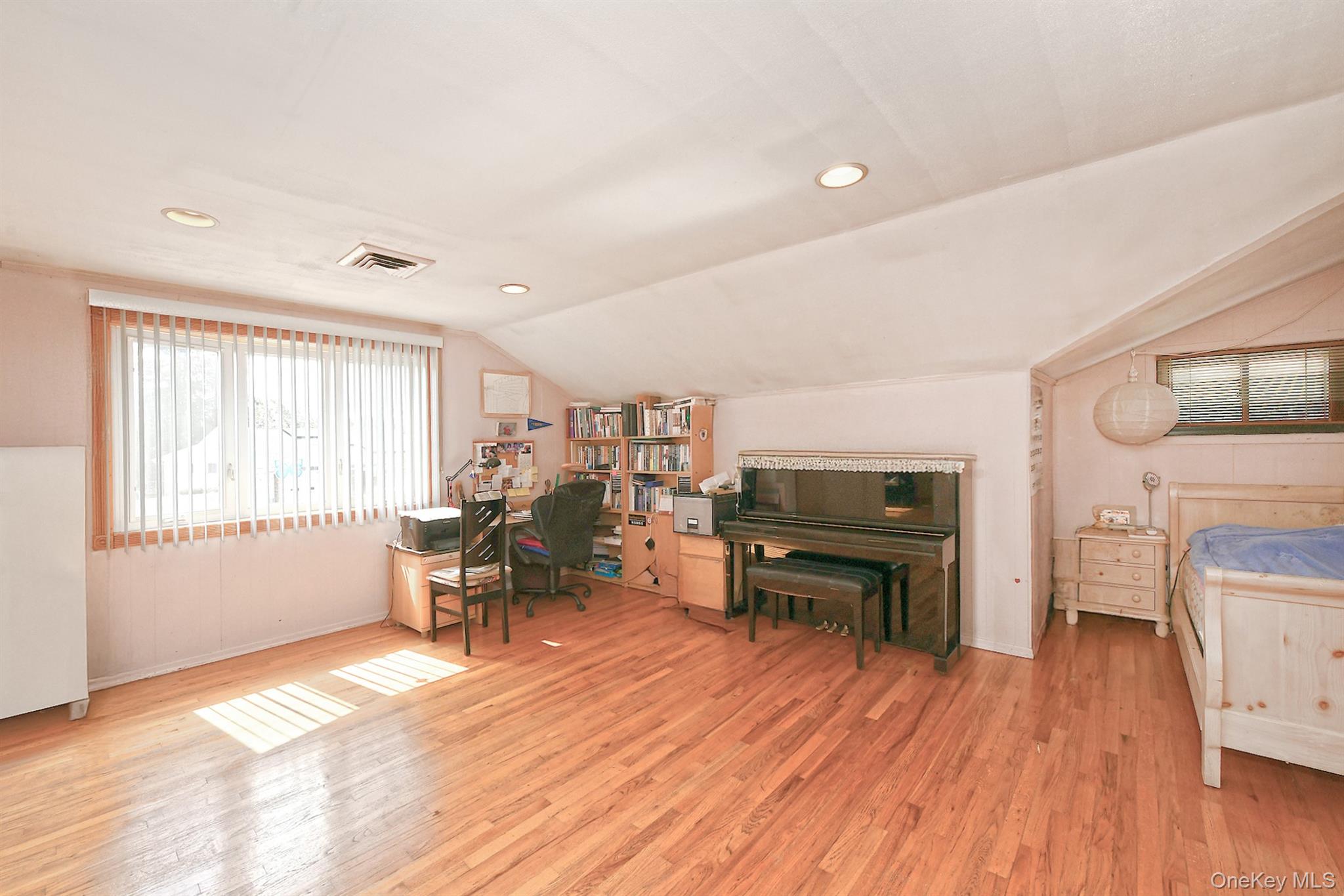 #15 photo, 105 Roxton Road, Plainview , NY 11803