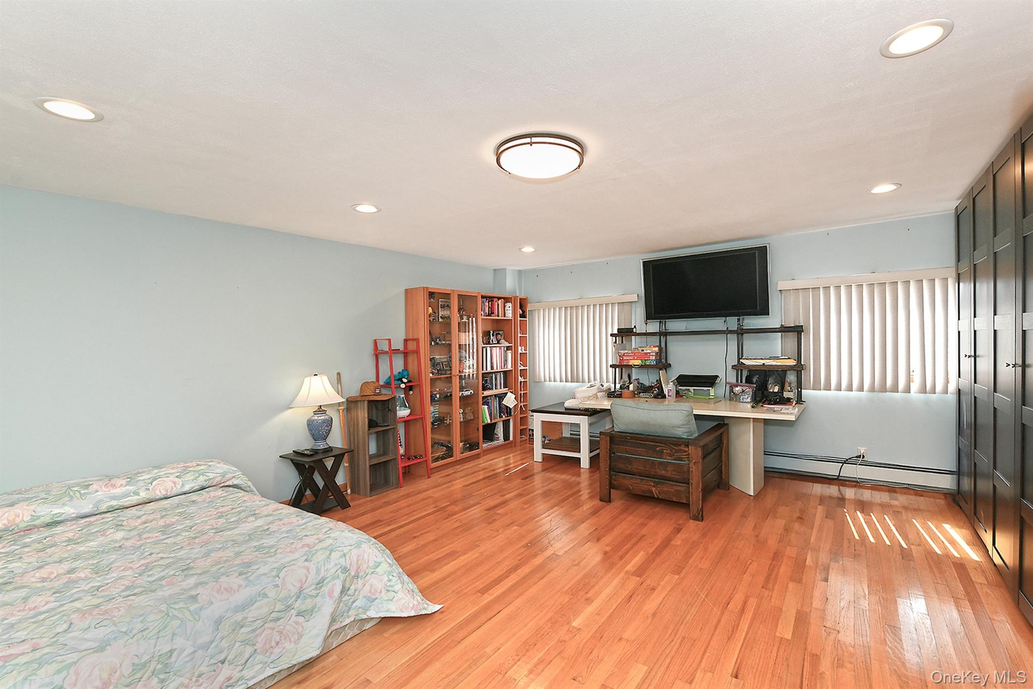 #16 photo, 105 Roxton Road, Plainview , NY 11803