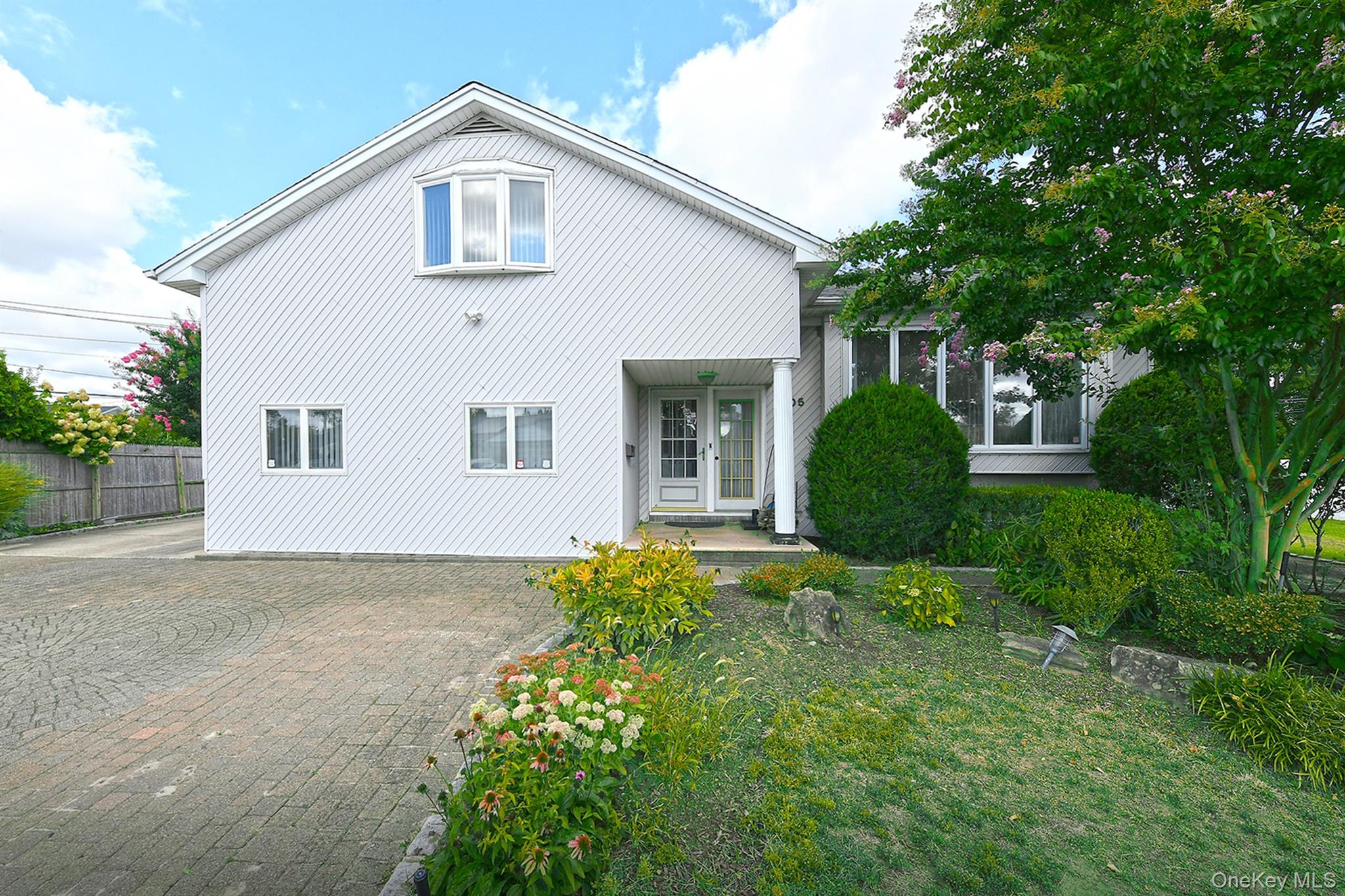 #2 photo, 105 Roxton Road, Plainview , NY 11803