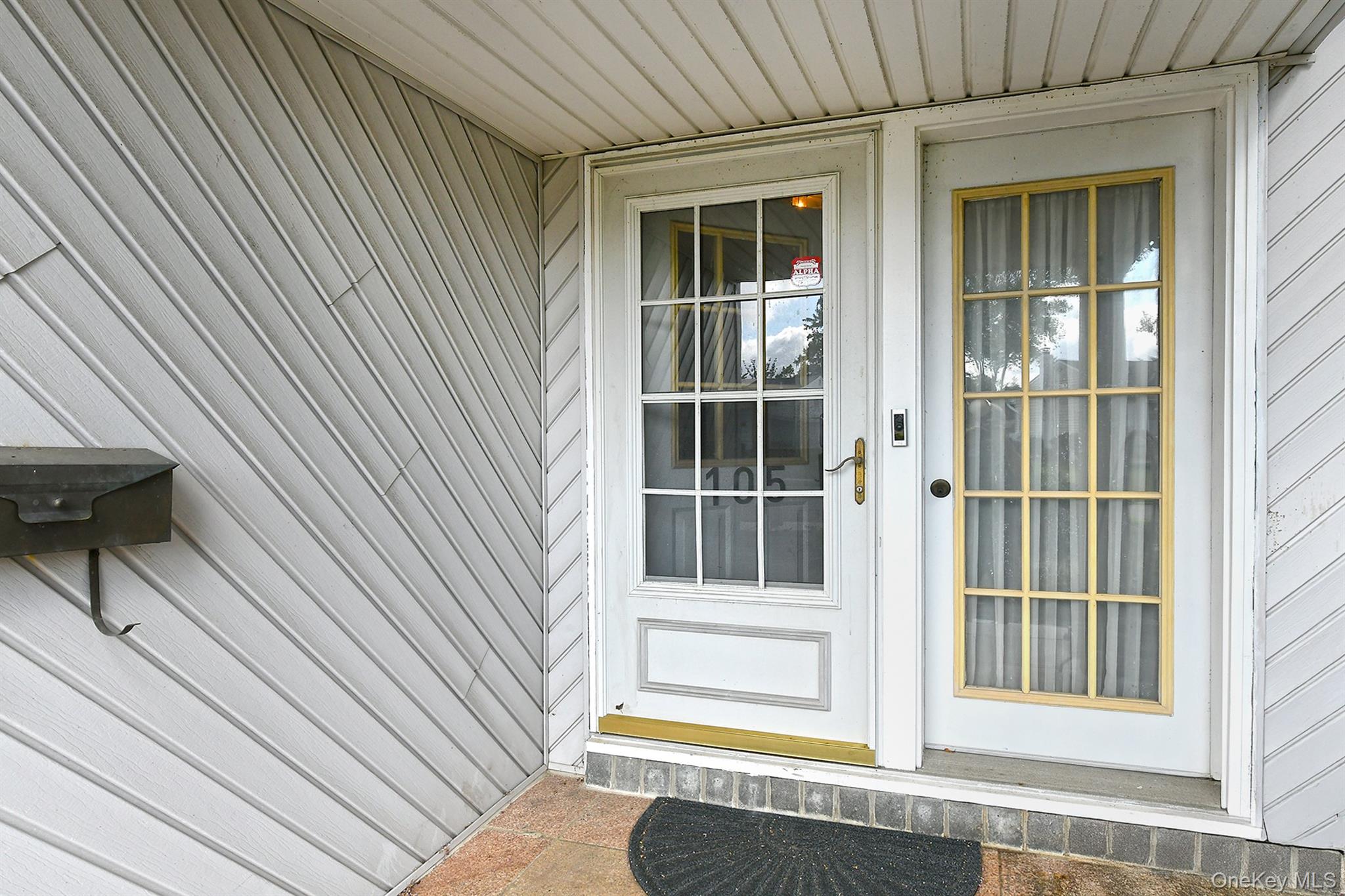 #3 photo, 105 Roxton Road, Plainview , NY 11803