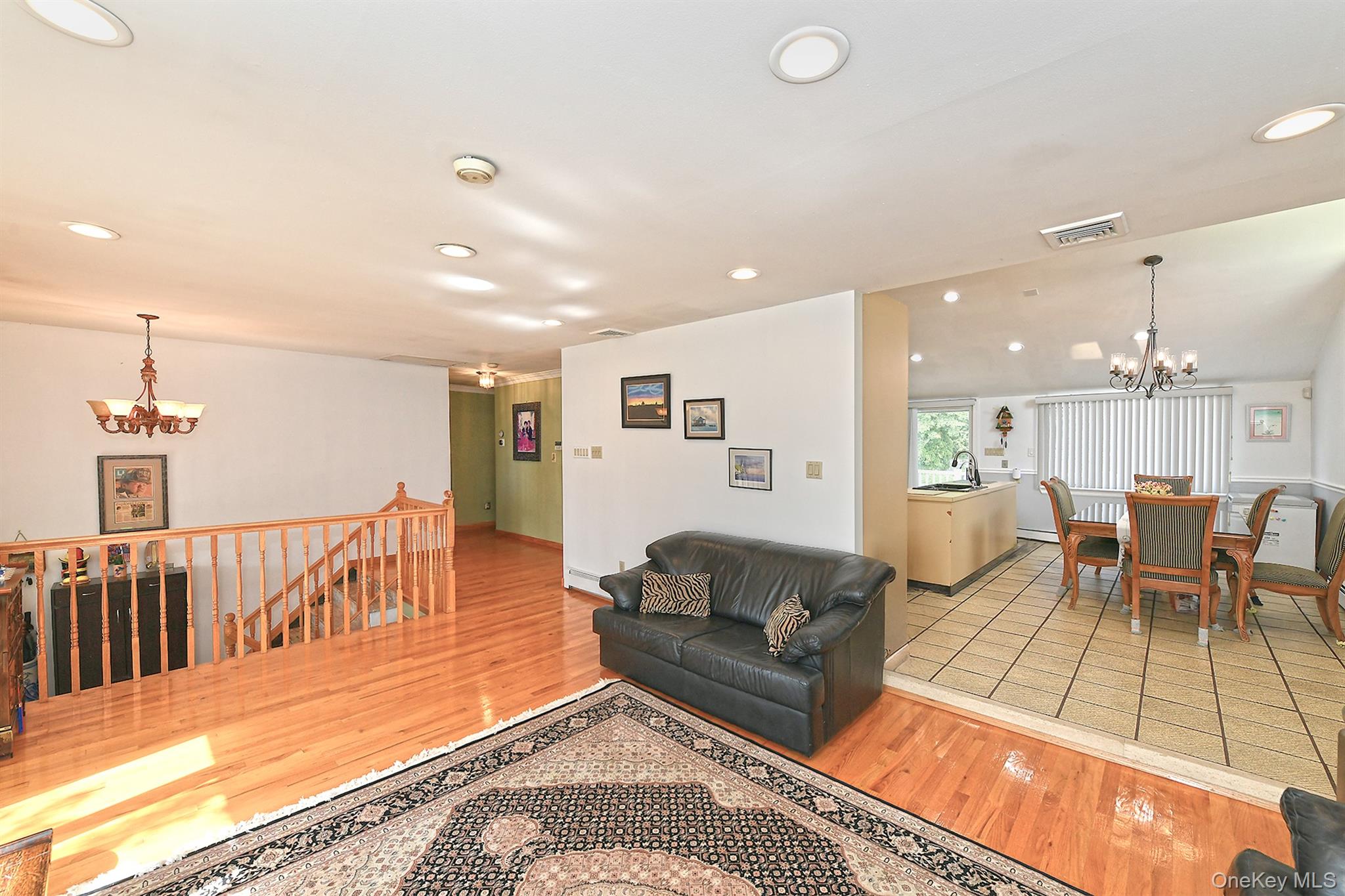 #4 photo, 105 Roxton Road, Plainview , NY 11803