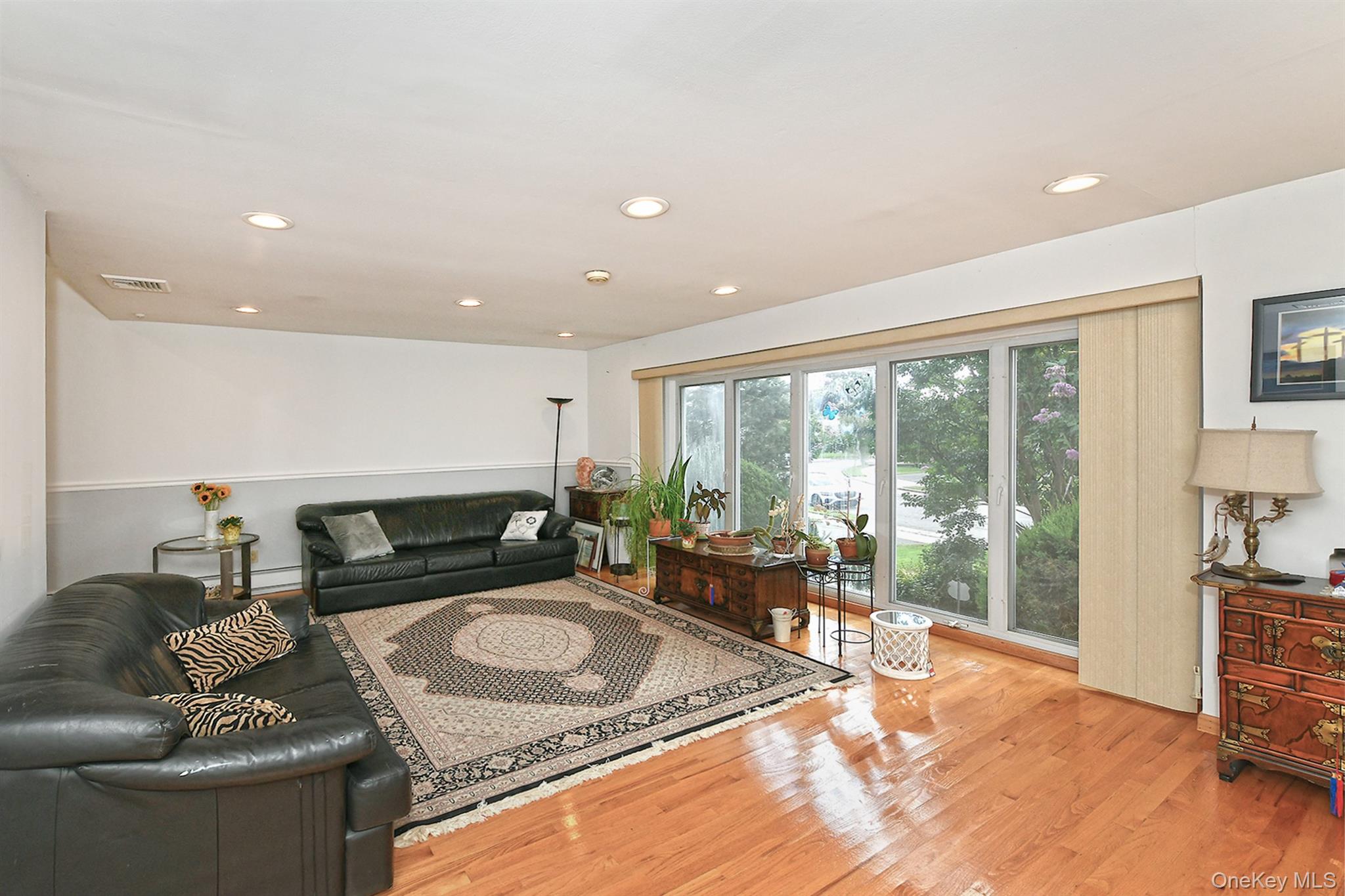 #5 photo, 105 Roxton Road, Plainview , NY 11803