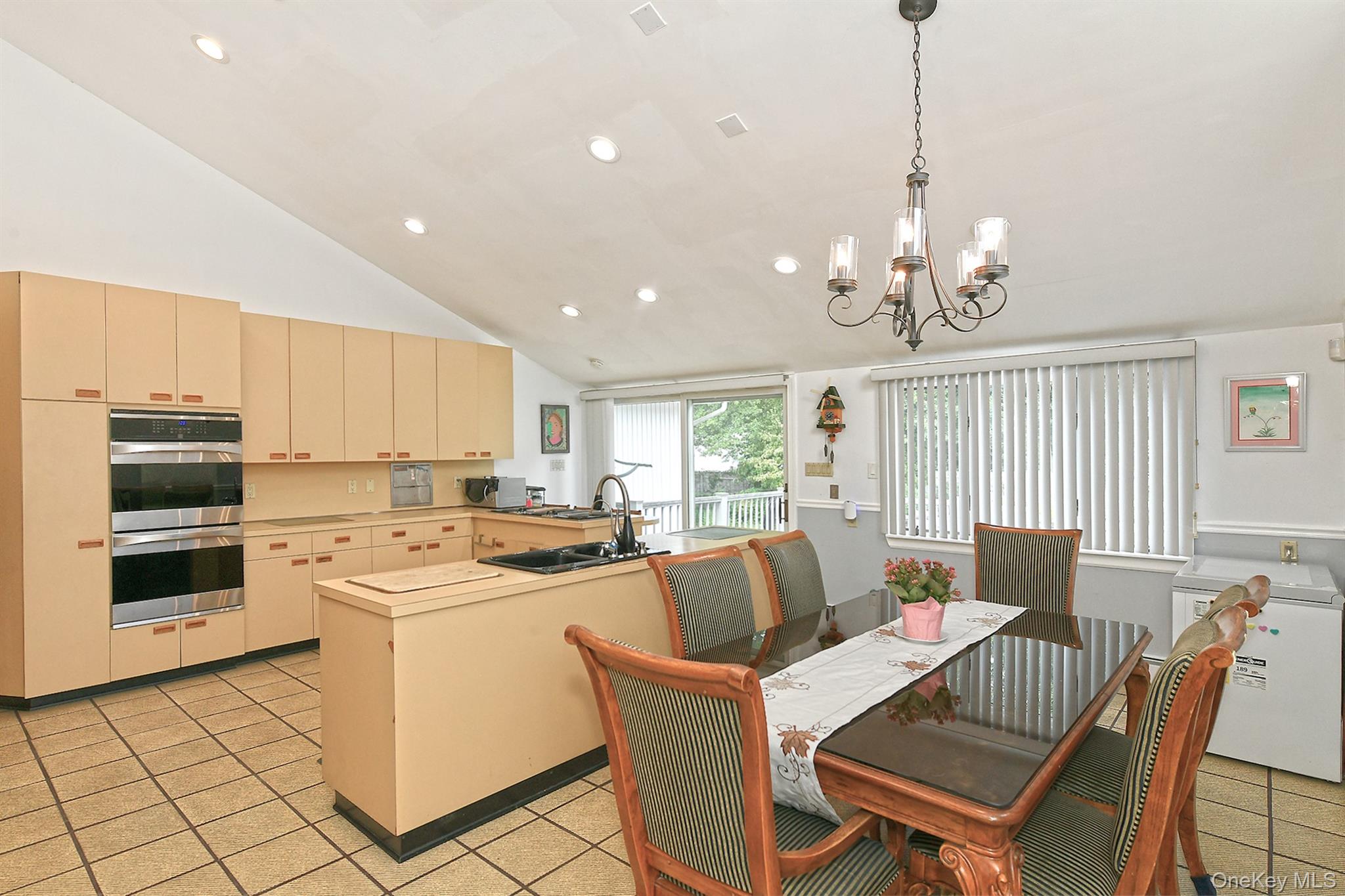 #7 photo, 105 Roxton Road, Plainview , NY 11803