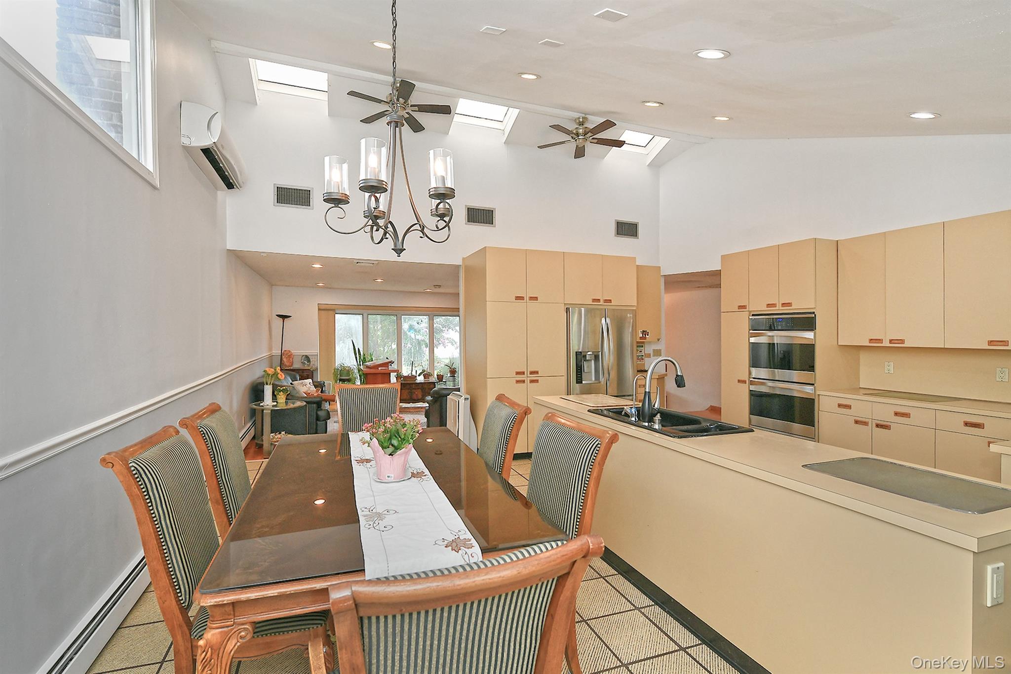 #9 photo, 105 Roxton Road, Plainview , NY 11803