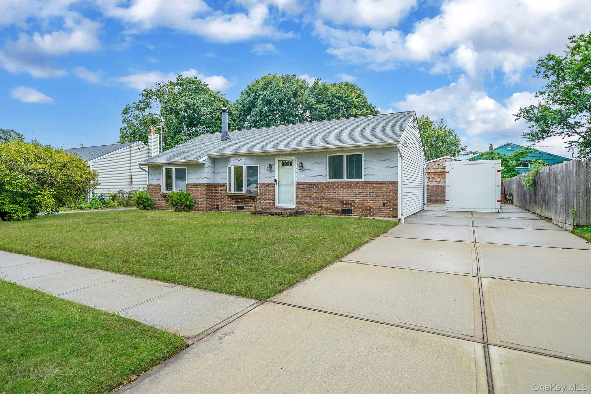 #3 photo, 14 Garden Court, Bay Shore , NY 11706