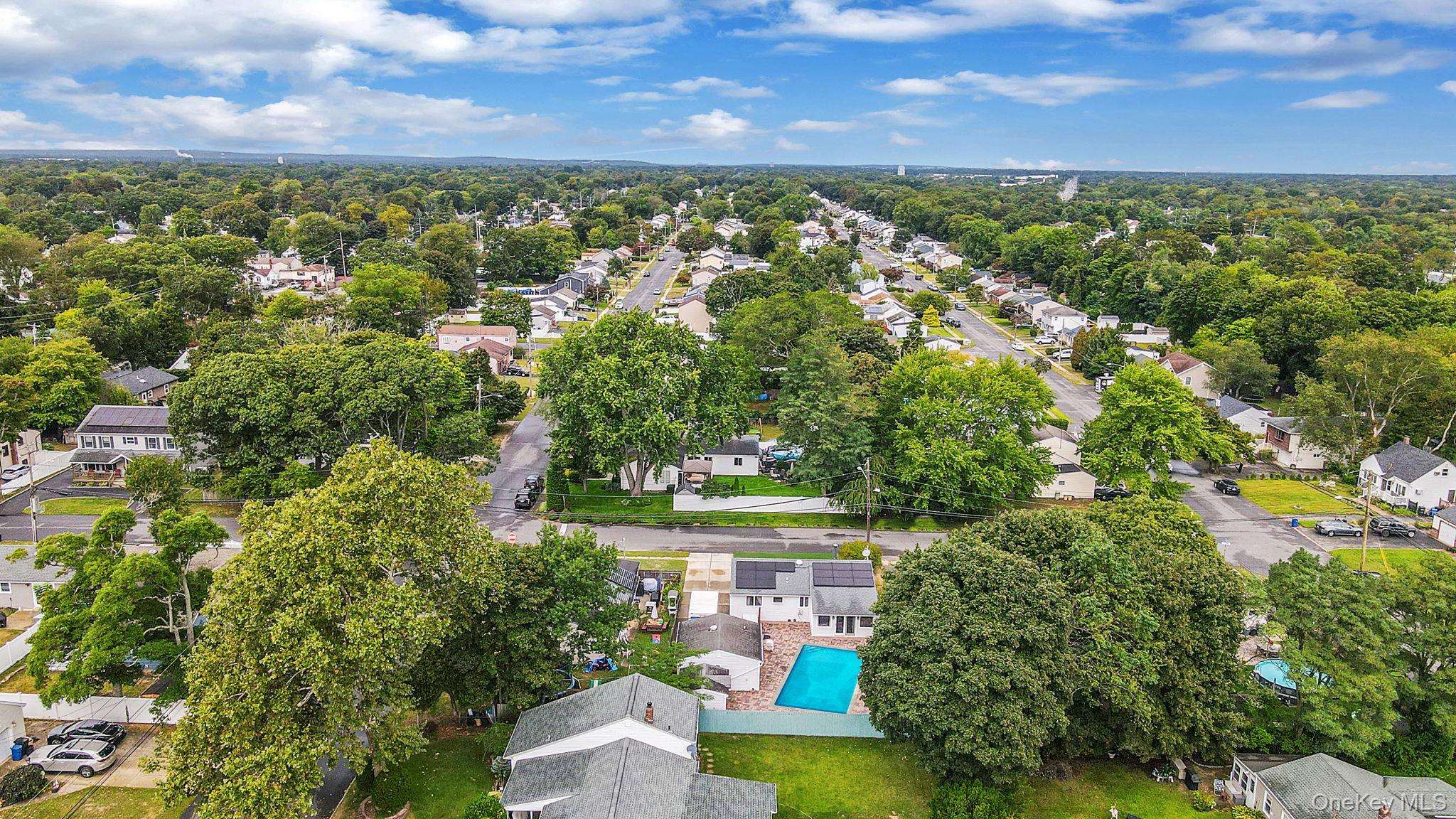 #4 photo, 14 Garden Court, Bay Shore , NY 11706