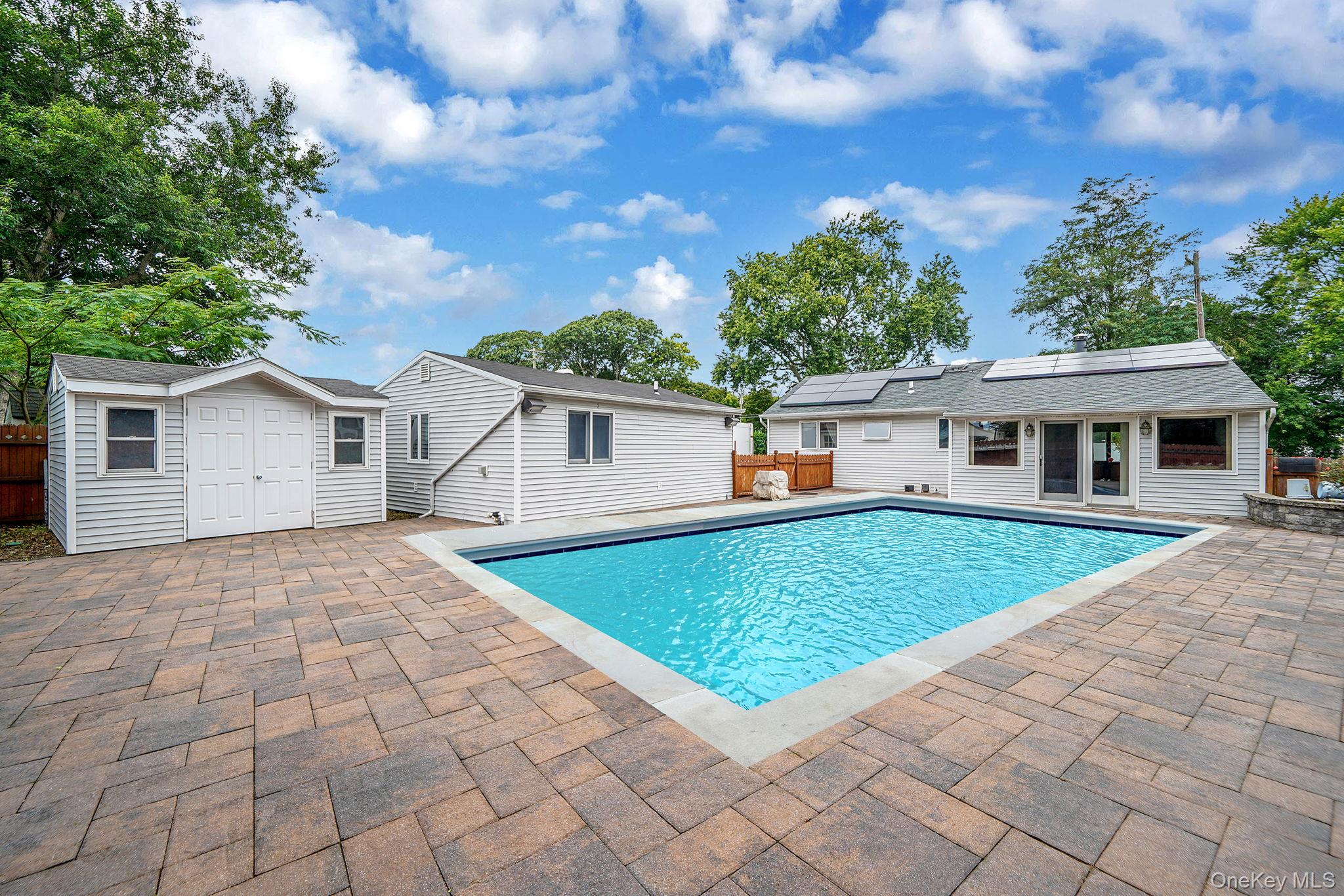 #7 photo, 14 Garden Court, Bay Shore , NY 11706