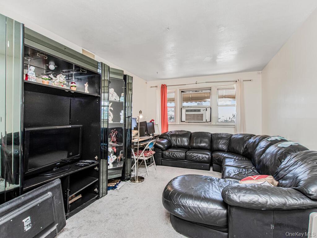 #3 photo, 3863 Laconia Avenue, Bronx , NY 10469