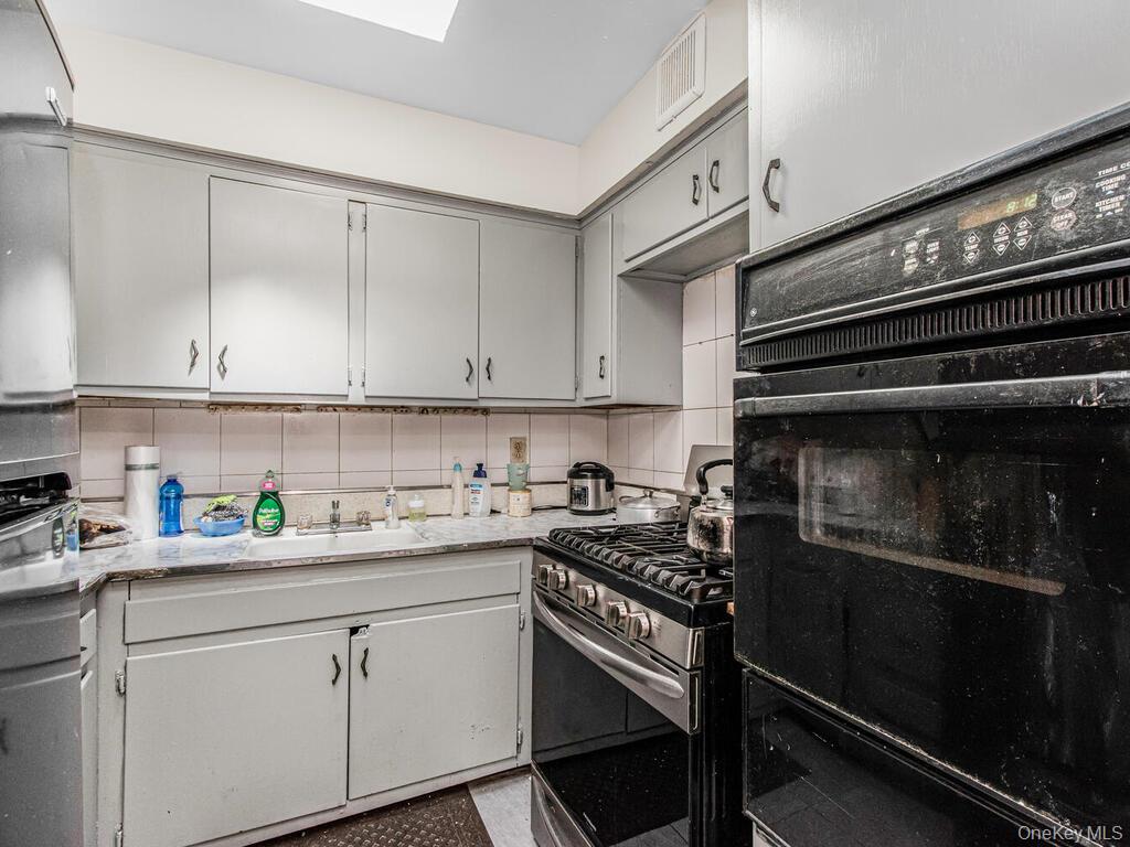 #4 photo, 3863 Laconia Avenue, Bronx , NY 10469