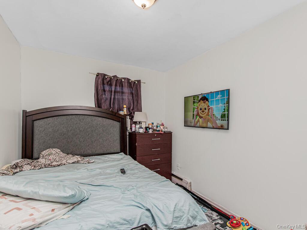 #6 photo, 3863 Laconia Avenue, Bronx , NY 10469