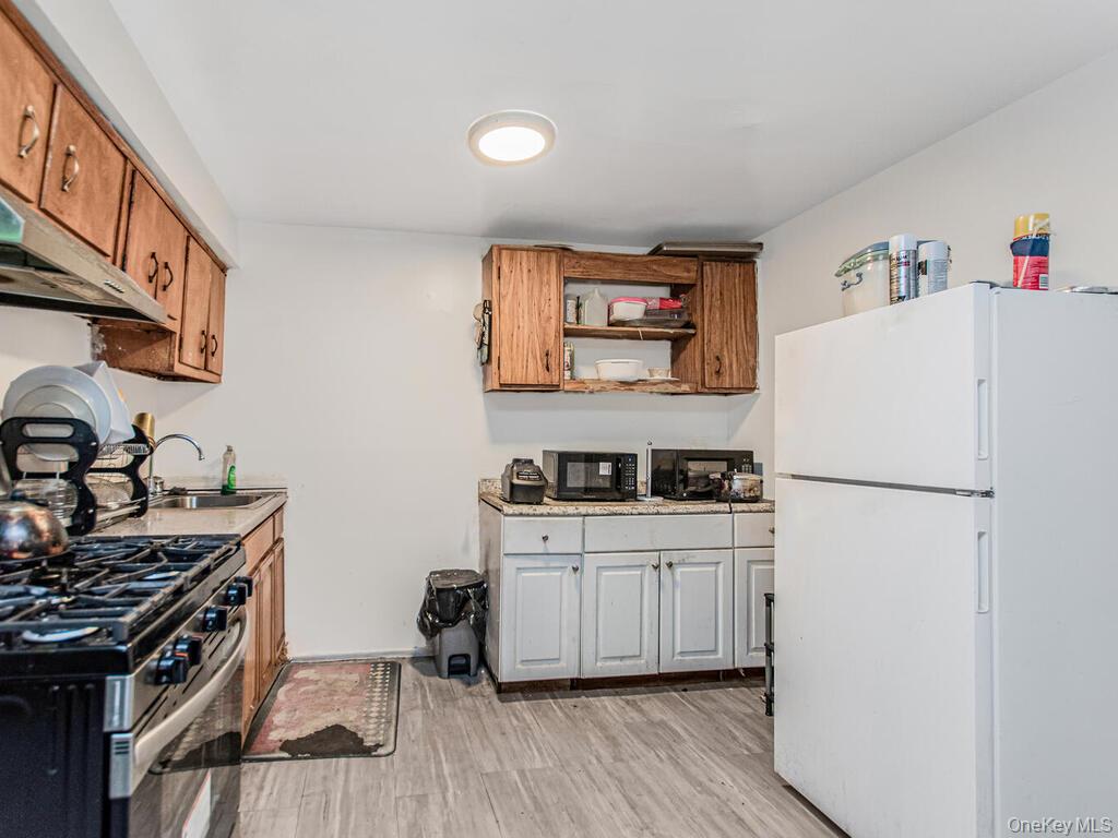 #9 photo, 3863 Laconia Avenue, Bronx , NY 10469