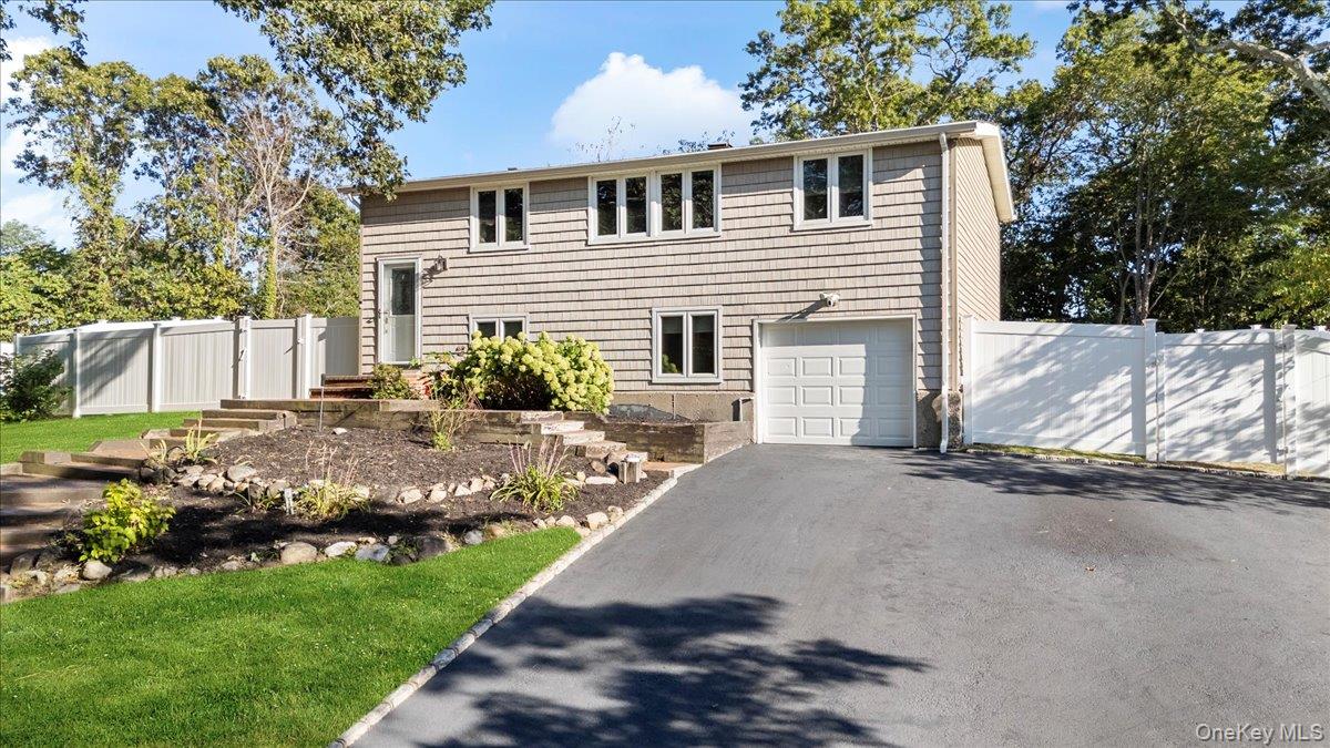 #1 photo, 30 Bunny Lane, سوفولك East Setauket , NY 11733