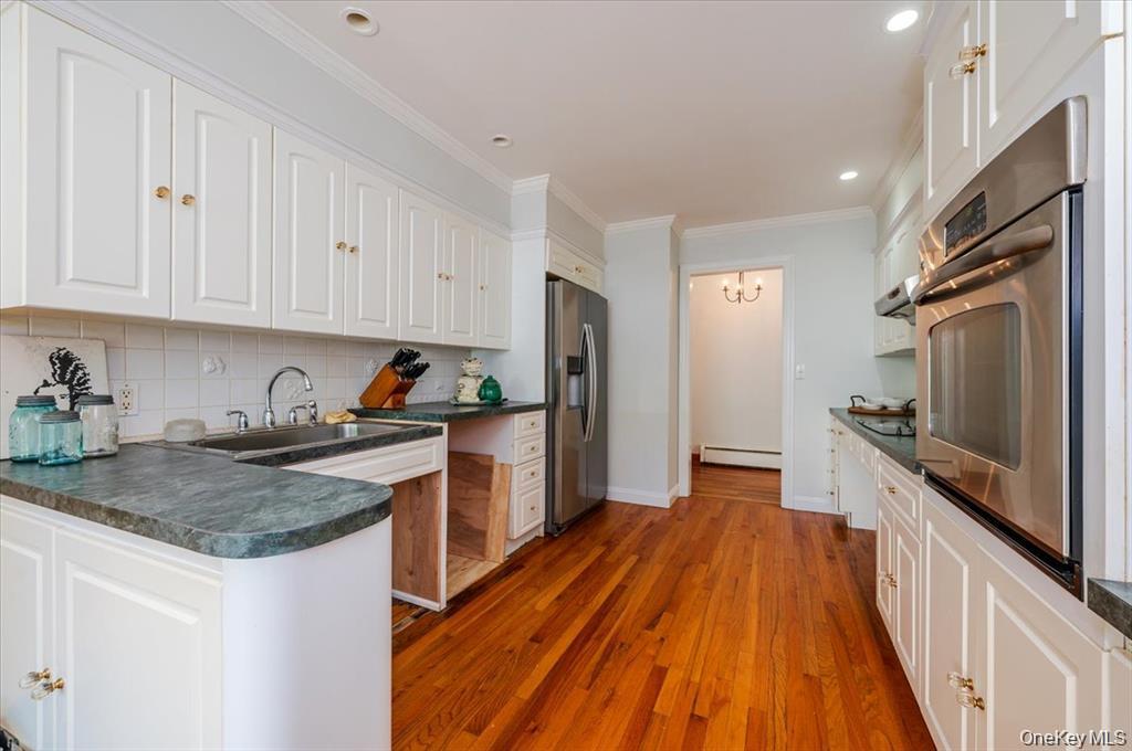 #13 photo, 237 Oakwood Road, Huntington , NY 11743