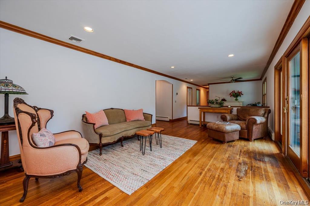 #4 photo, 237 Oakwood Road, Huntington , NY 11743