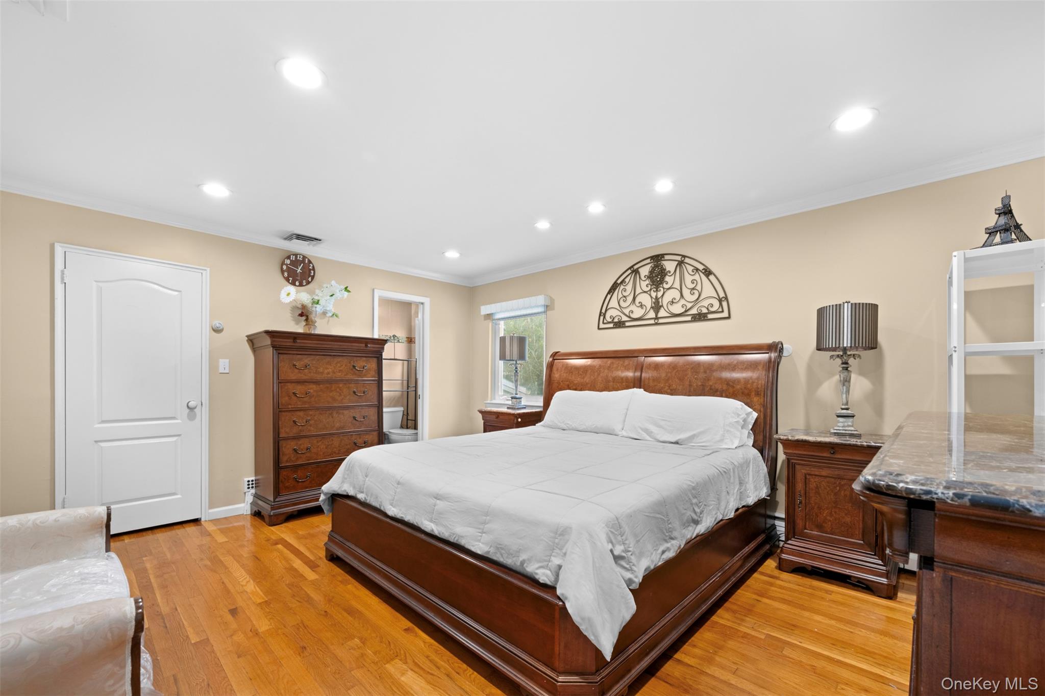 #16 photo, 7 Maxwell Drive, Westbury , NY 11590