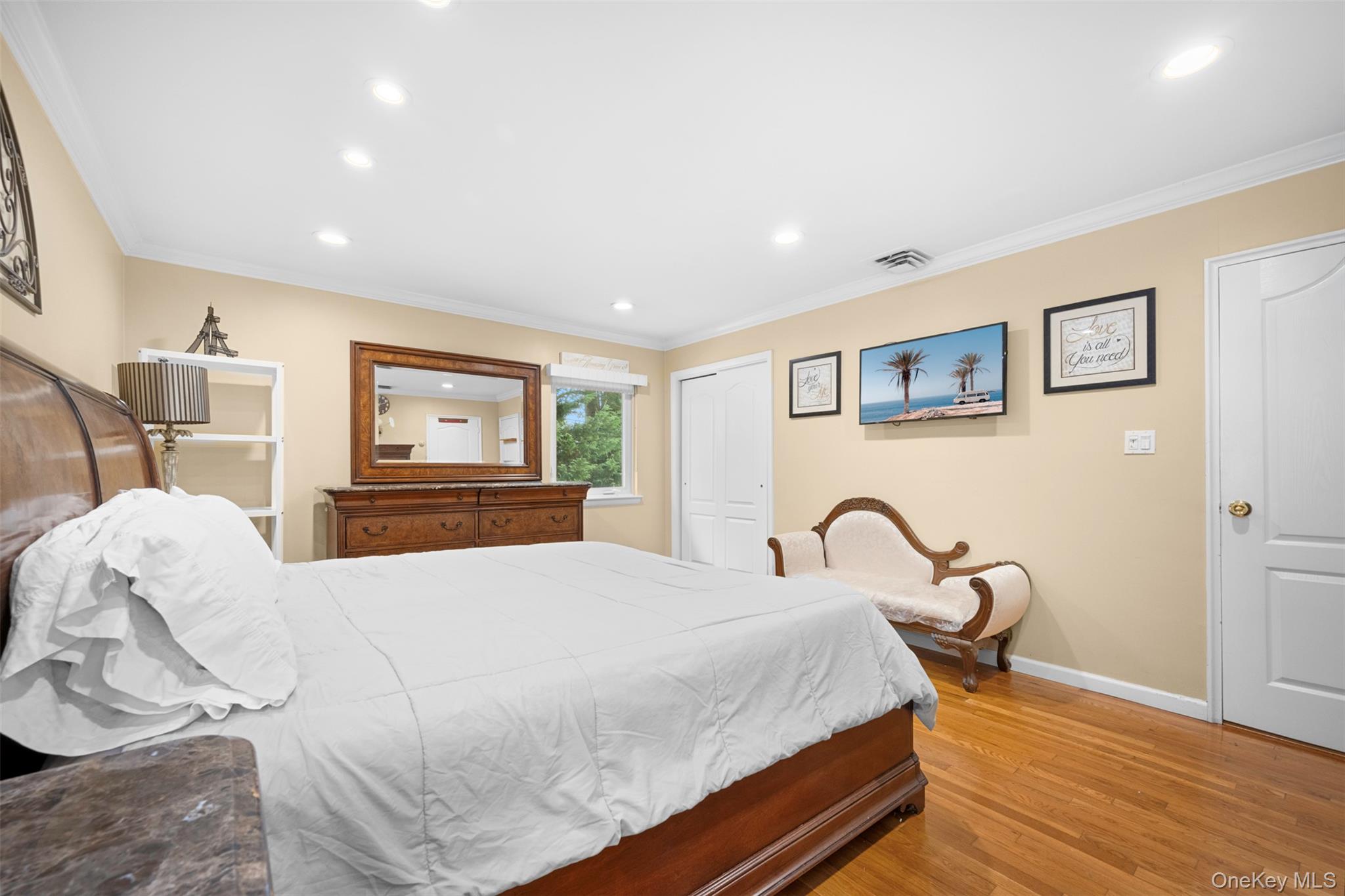 #17 photo, 7 Maxwell Drive, Westbury , NY 11590