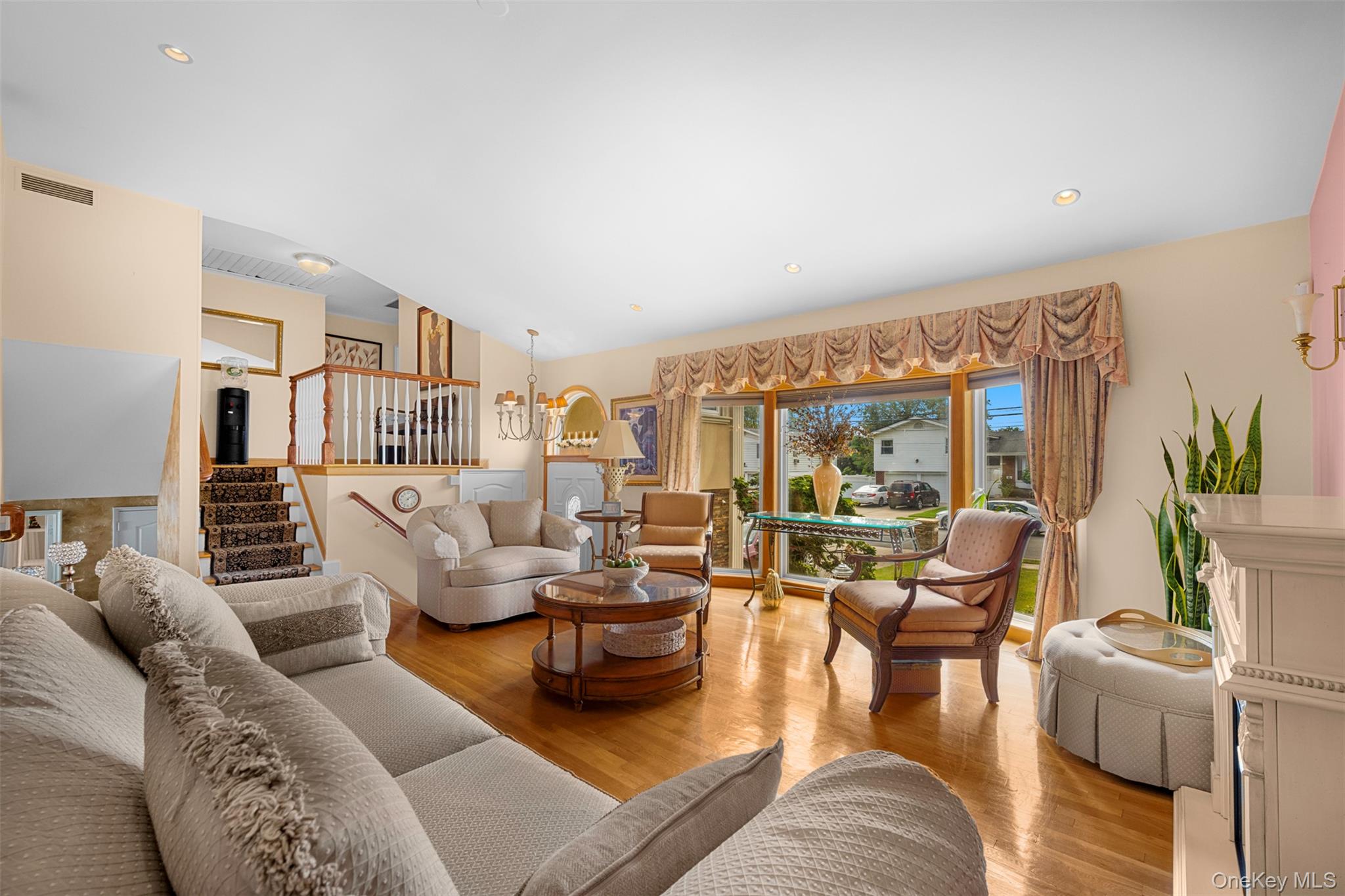 #4 photo, 7 Maxwell Drive, Westbury , NY 11590