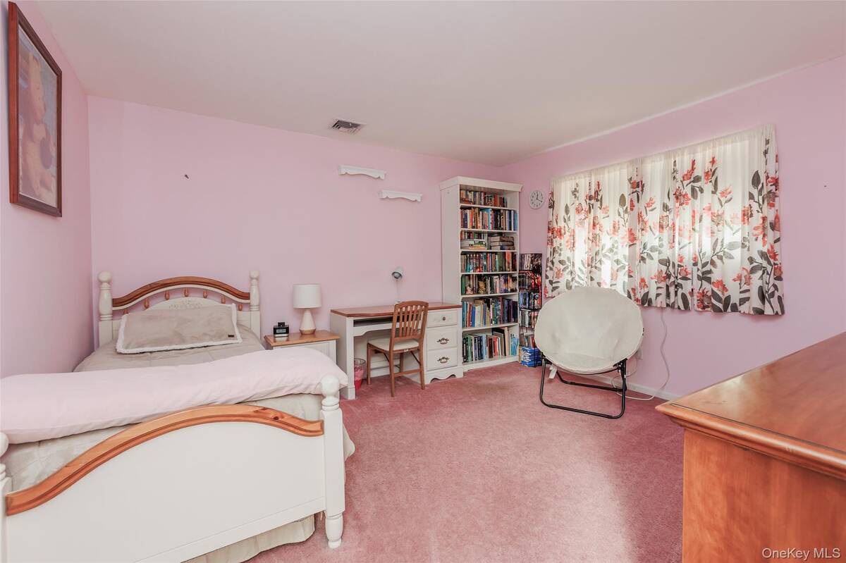 #24 photo, 22 Washington Avenue, Port Jefferson Station , NY 11776