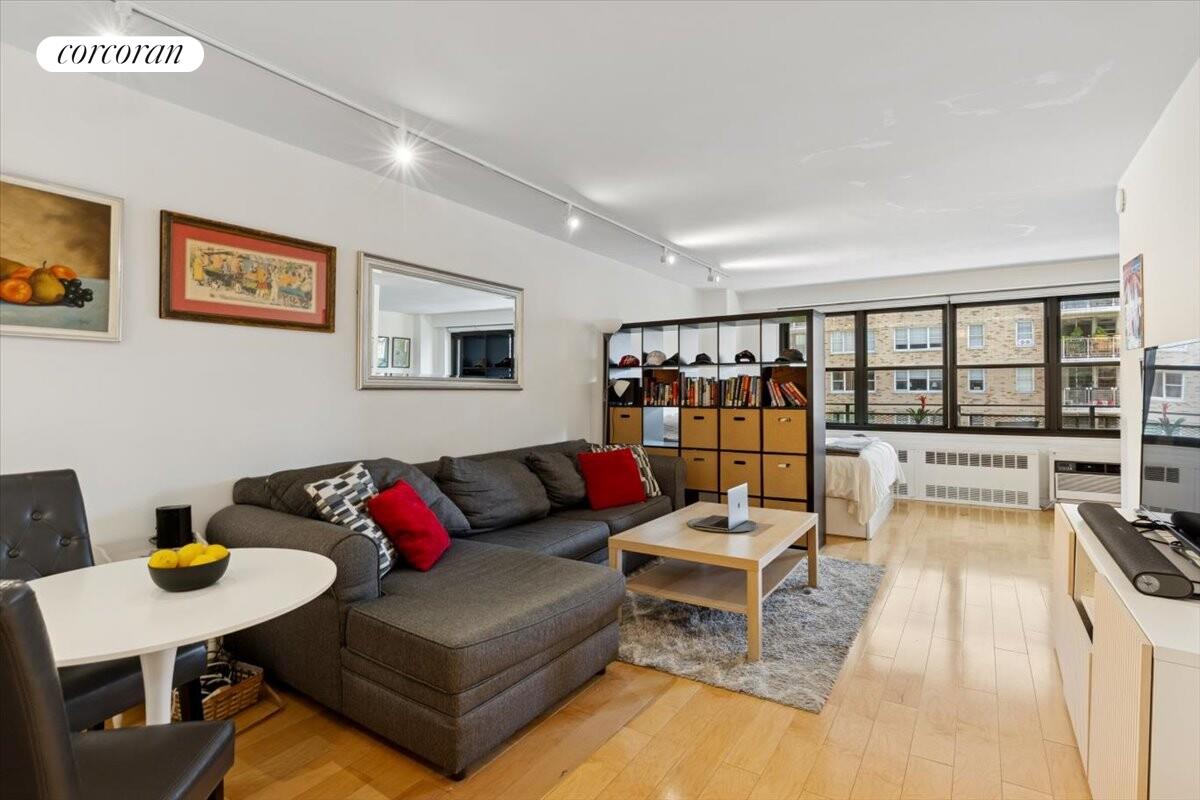 #1 photo, 345 E 81ST Street, मैनहटन Yorkville , NY 10028