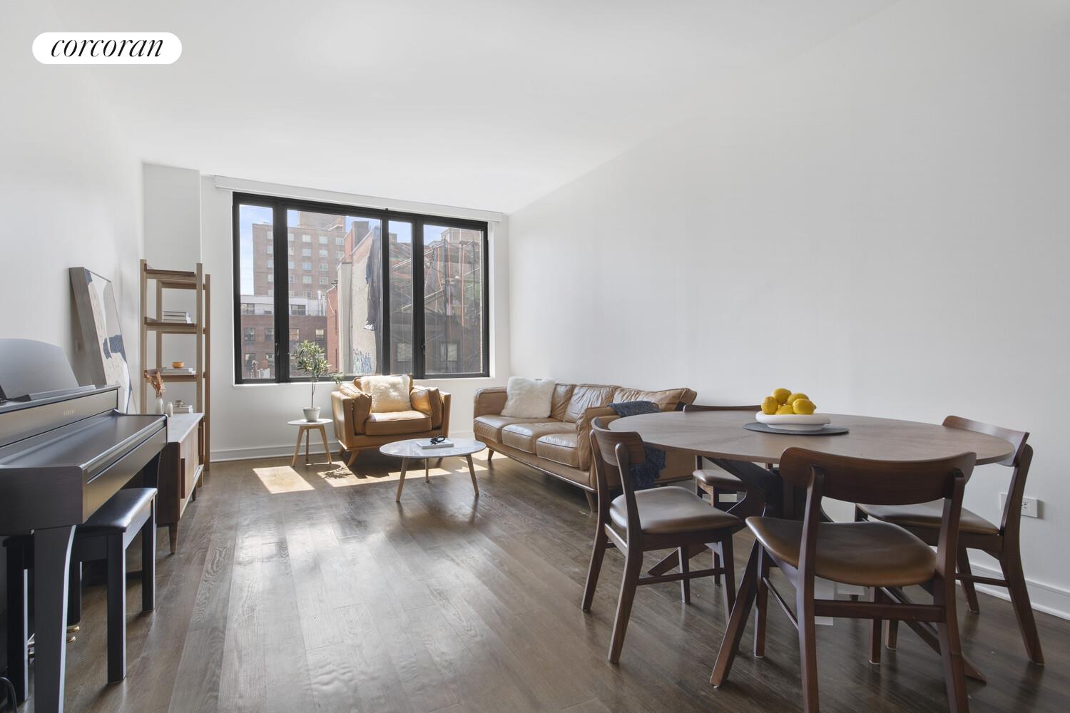 #1 photo, 211 E 13TH Street, मैनहटन East Village , NY 10003