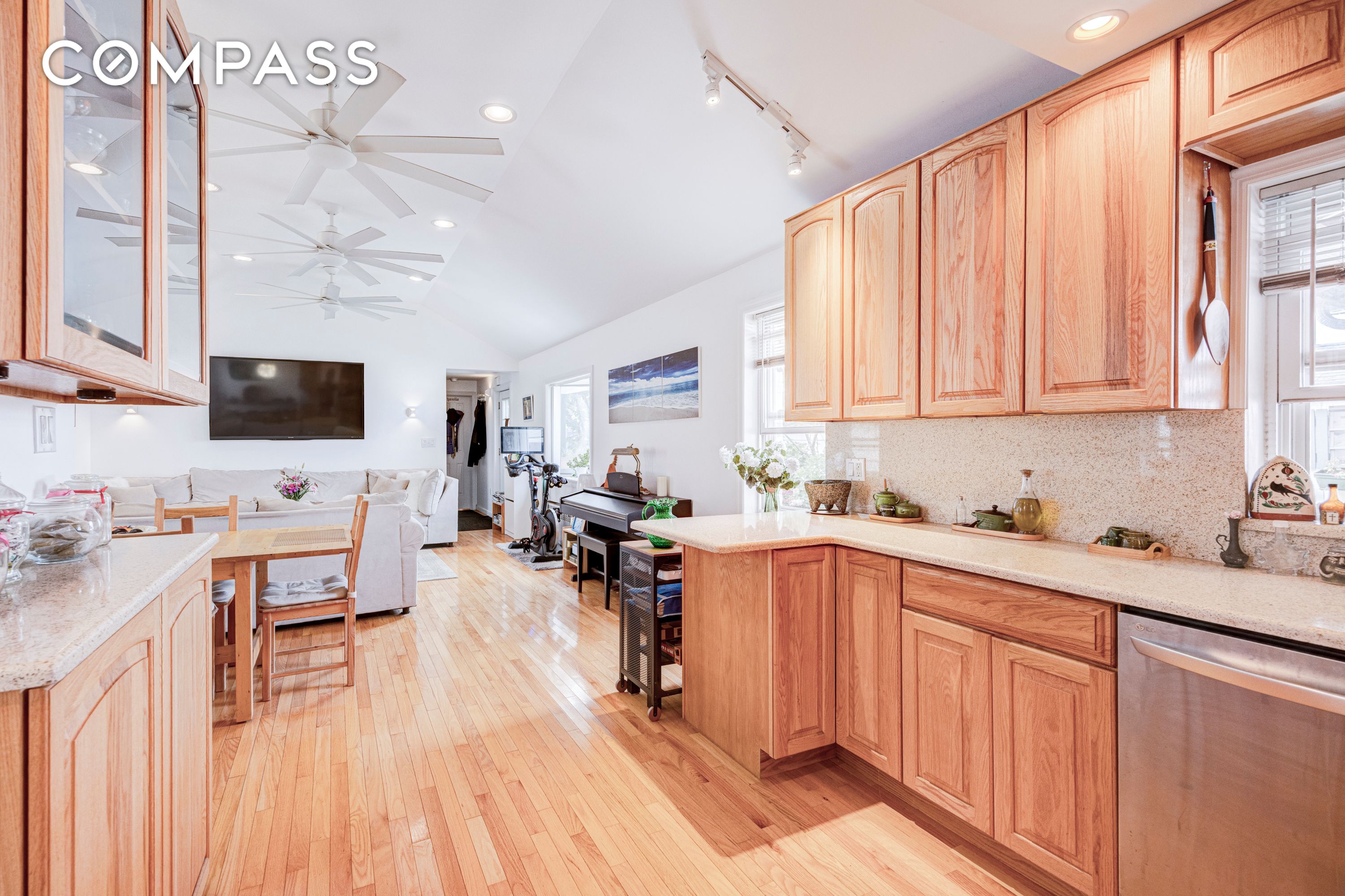 #8 photo, 355 D Dormans Court, クイーンズ区 Hammels , NY 11693