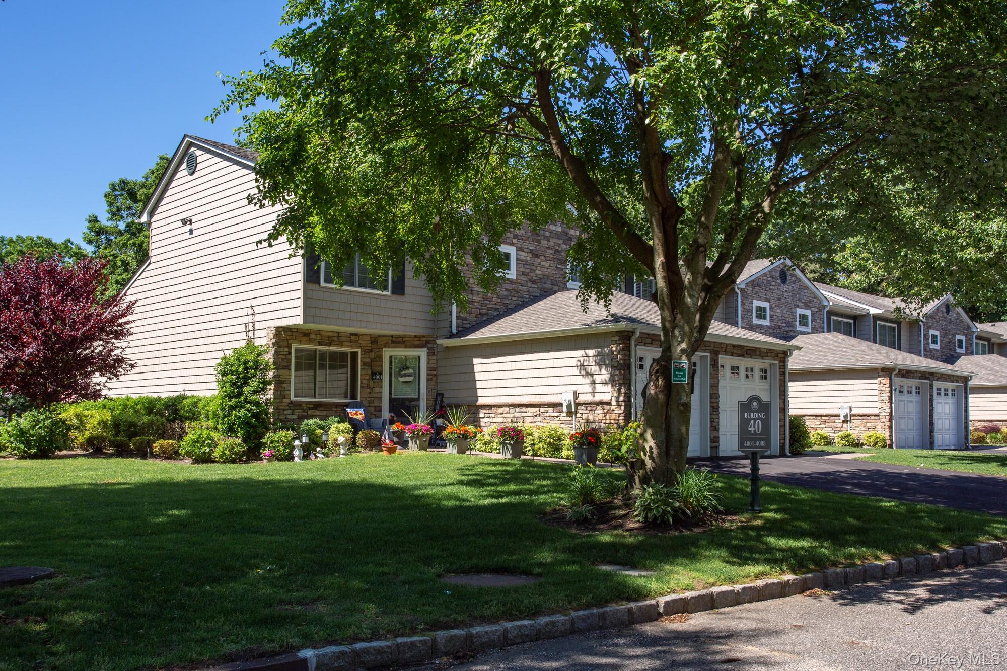 #2 photo, 5000 Townhouse Drive, サフォーク郡 Coram , NY 11727