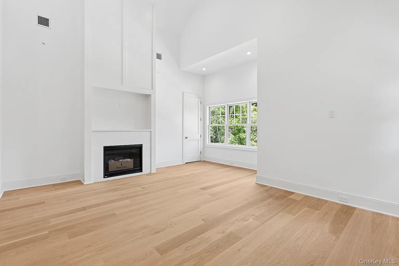 #12 photo, 69 Halsey Street, サフォーク郡 Southampton , NY 11968