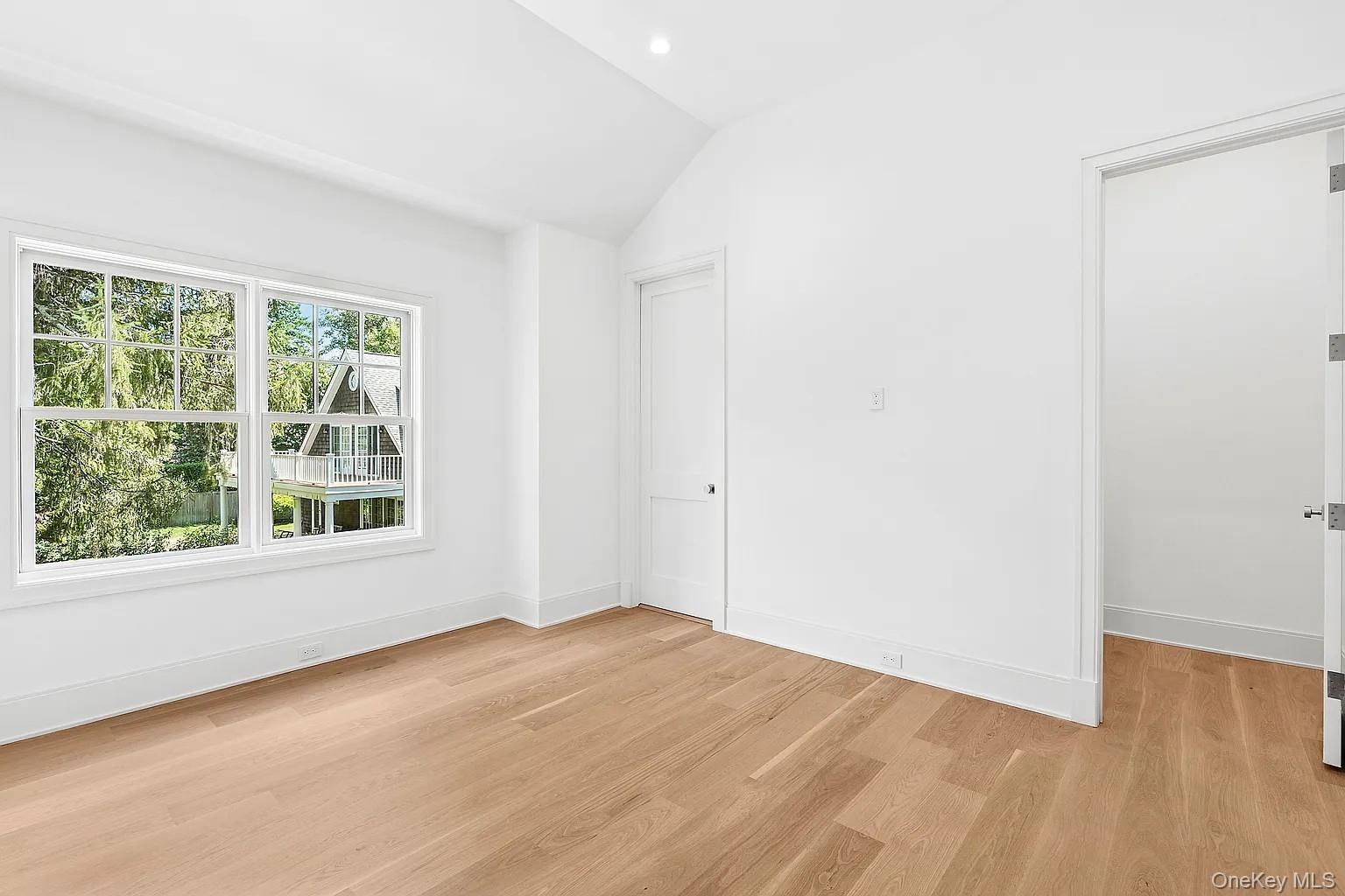 #16 photo, 69 Halsey Street, サフォーク郡 Southampton , NY 11968