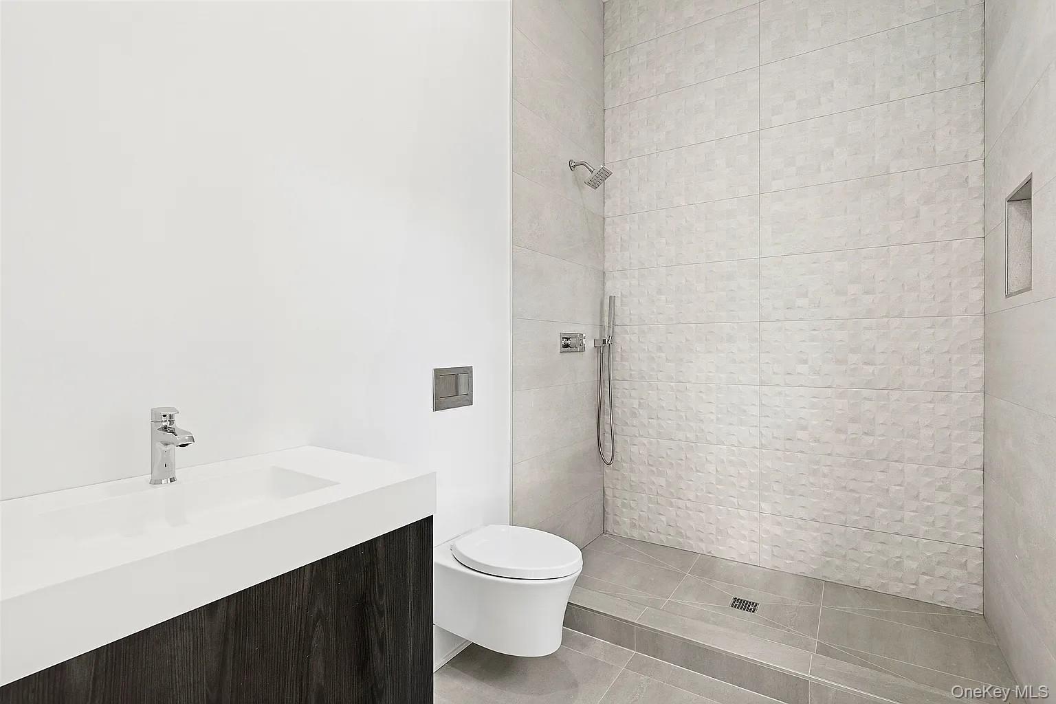 #19 photo, 69 Halsey Street, サフォーク郡 Southampton , NY 11968